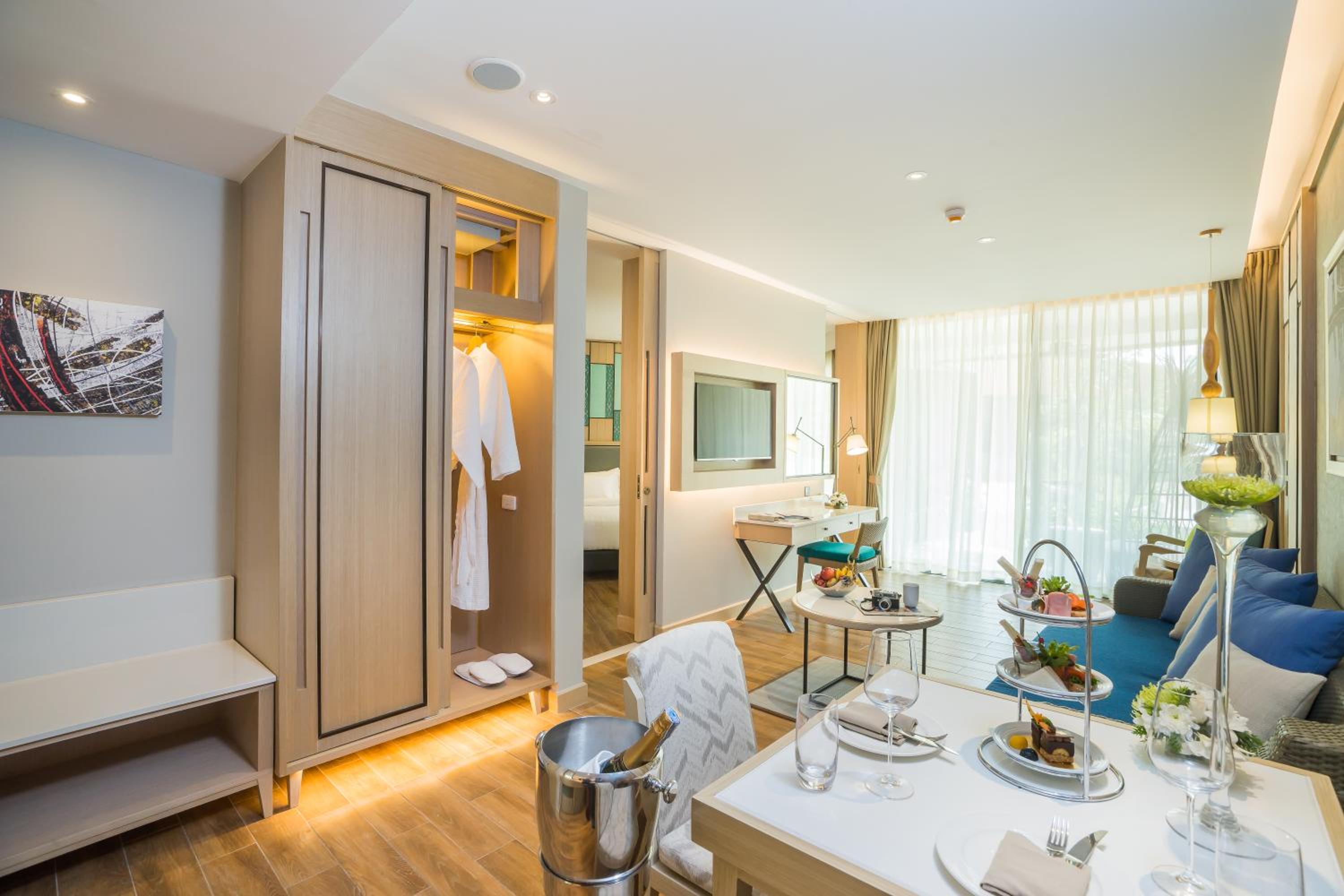 AVANI Pool Access Suite photo 2