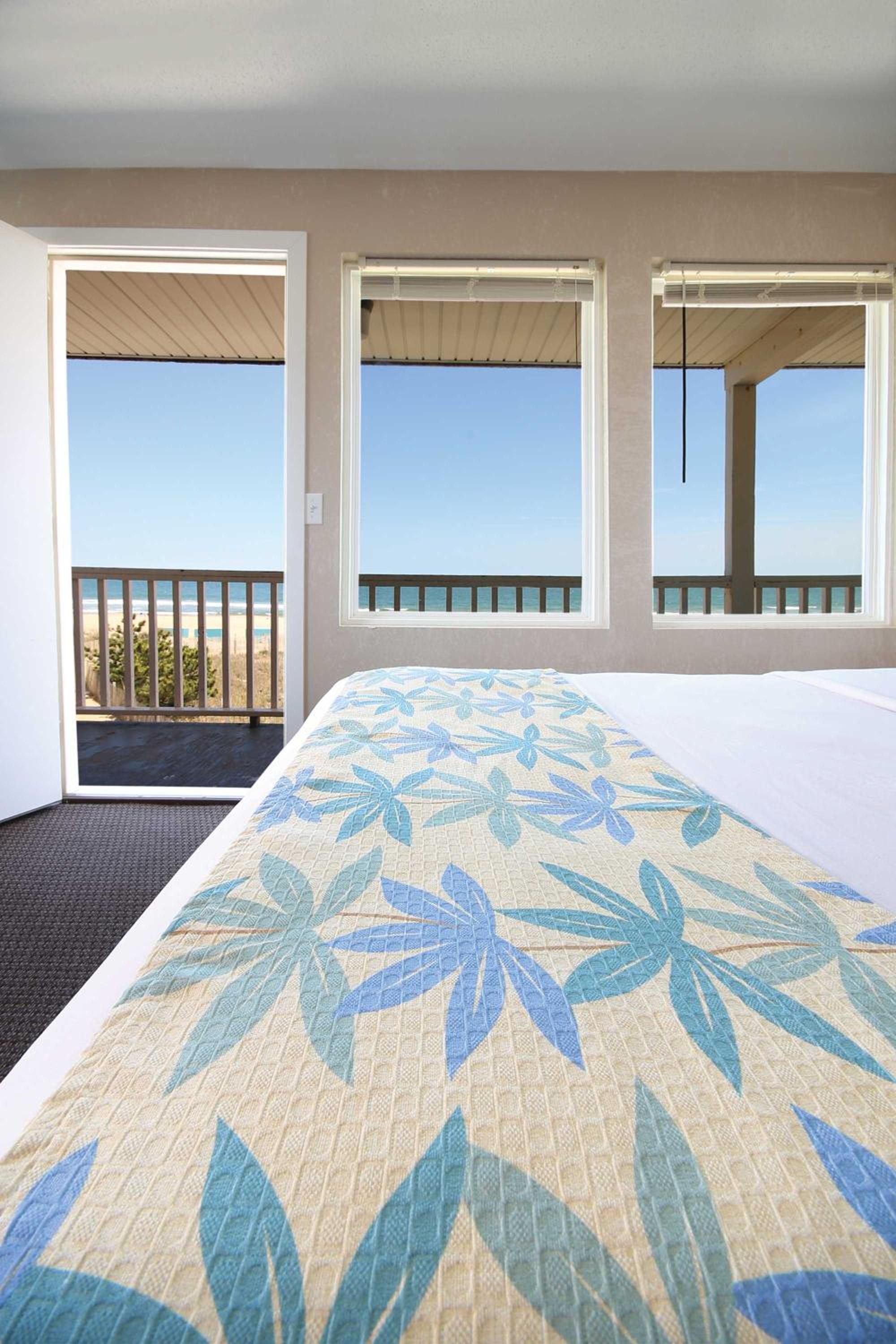 Direct Oceanfront Room-2 Double Beds photo 2