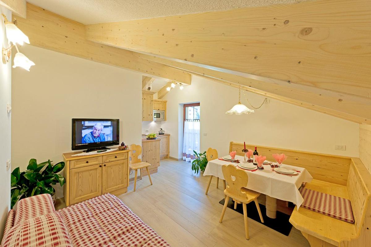Two-Bedroom Apartment with Balcony photo 2