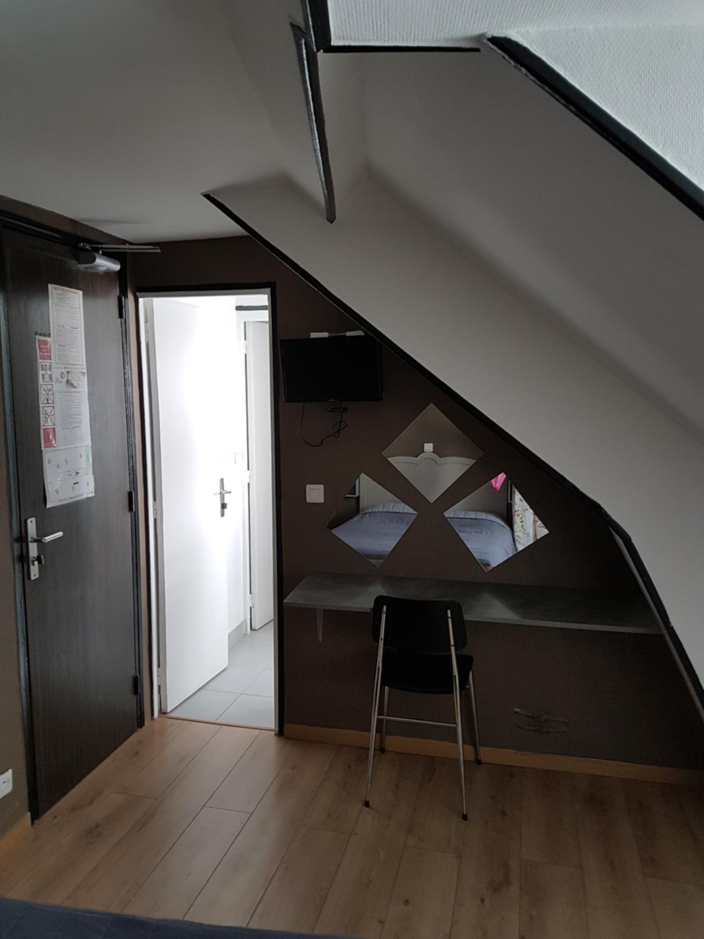 Double Room with Private Bathroom and Toilet photo 2