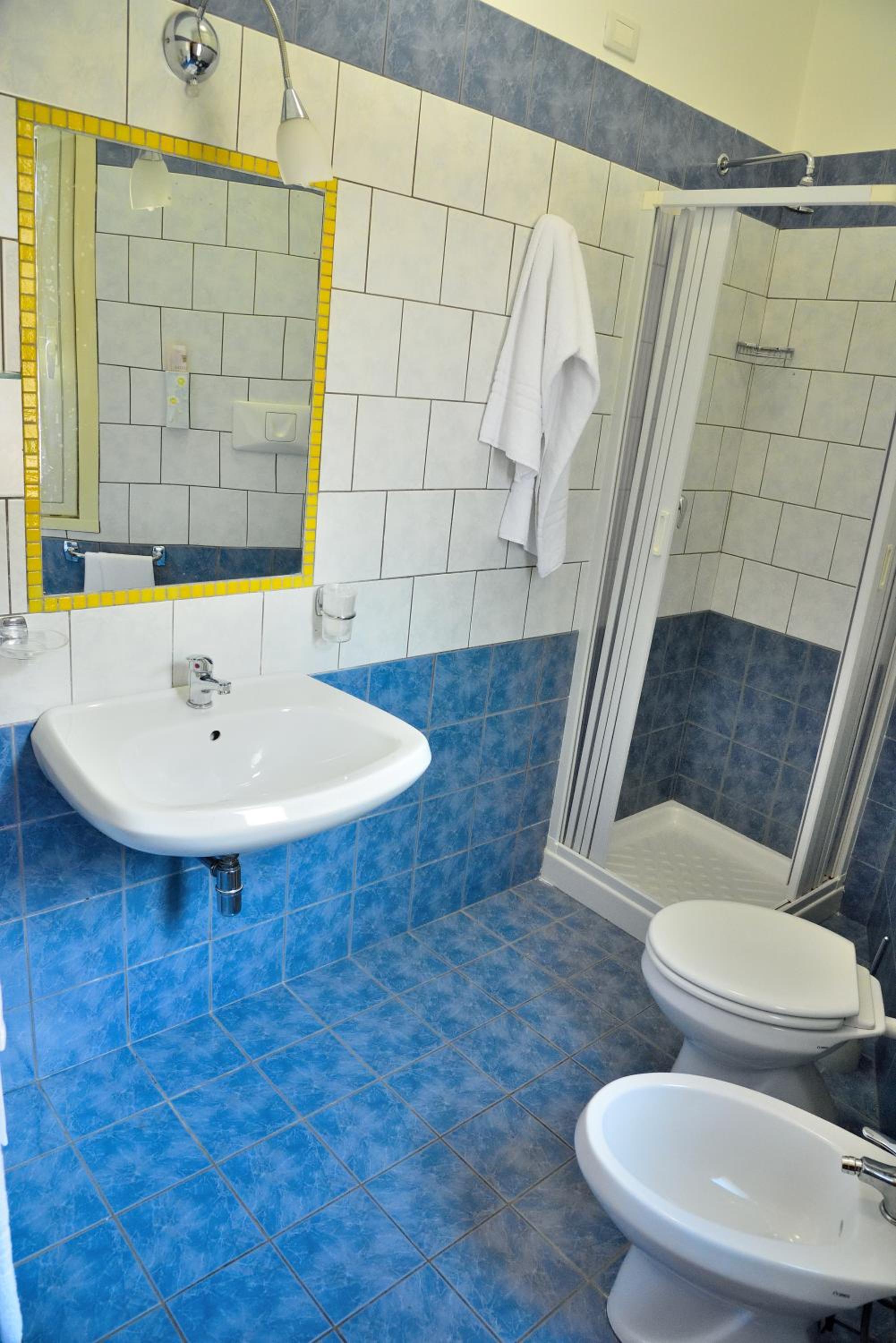Triple Room - Photo 2