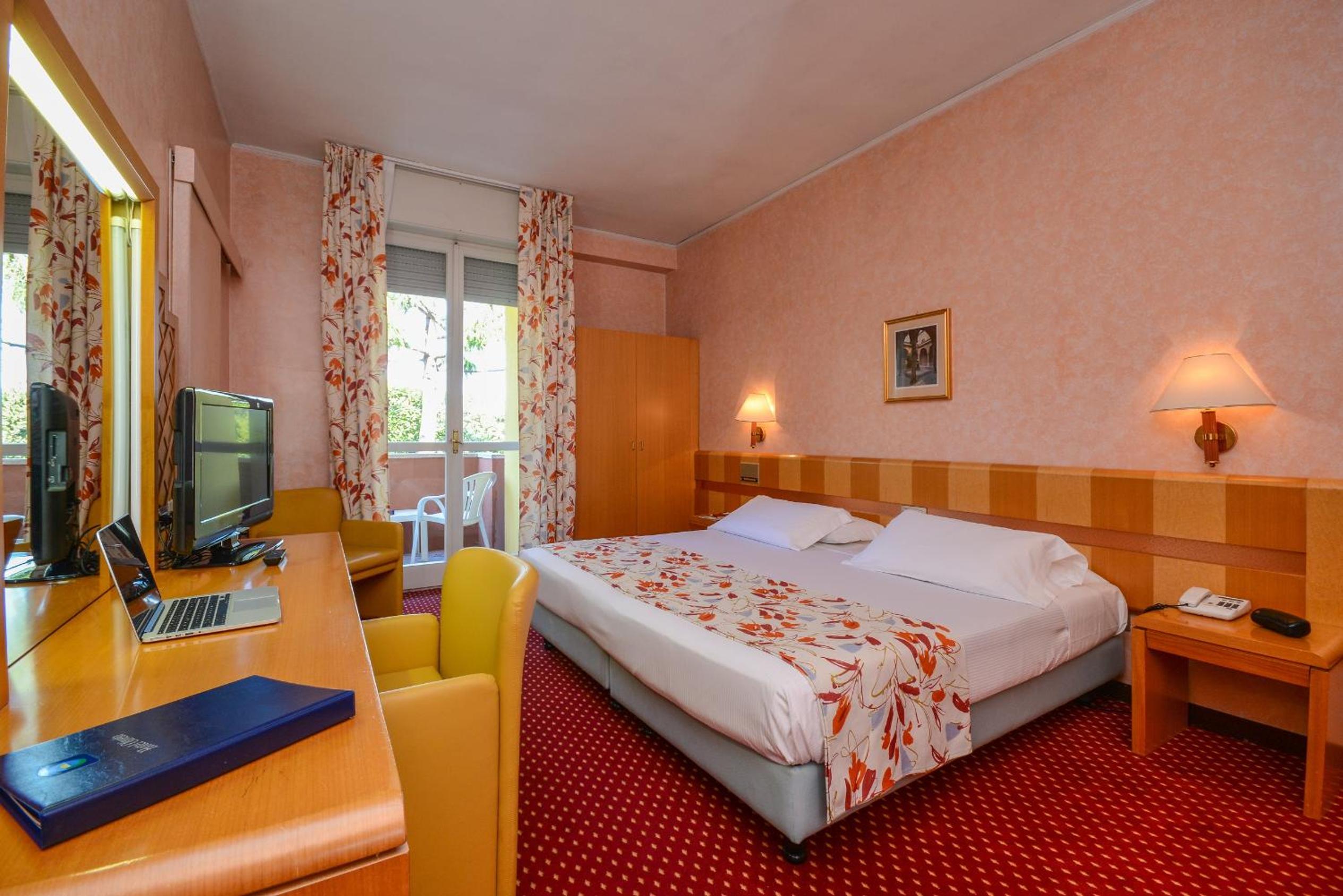 Standard Double Room - Photo 1