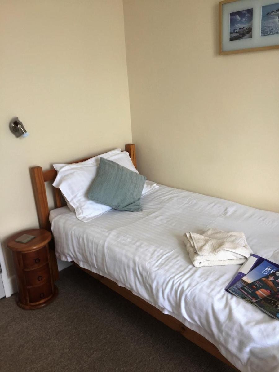Single Room with Shared Bathroom photo 2