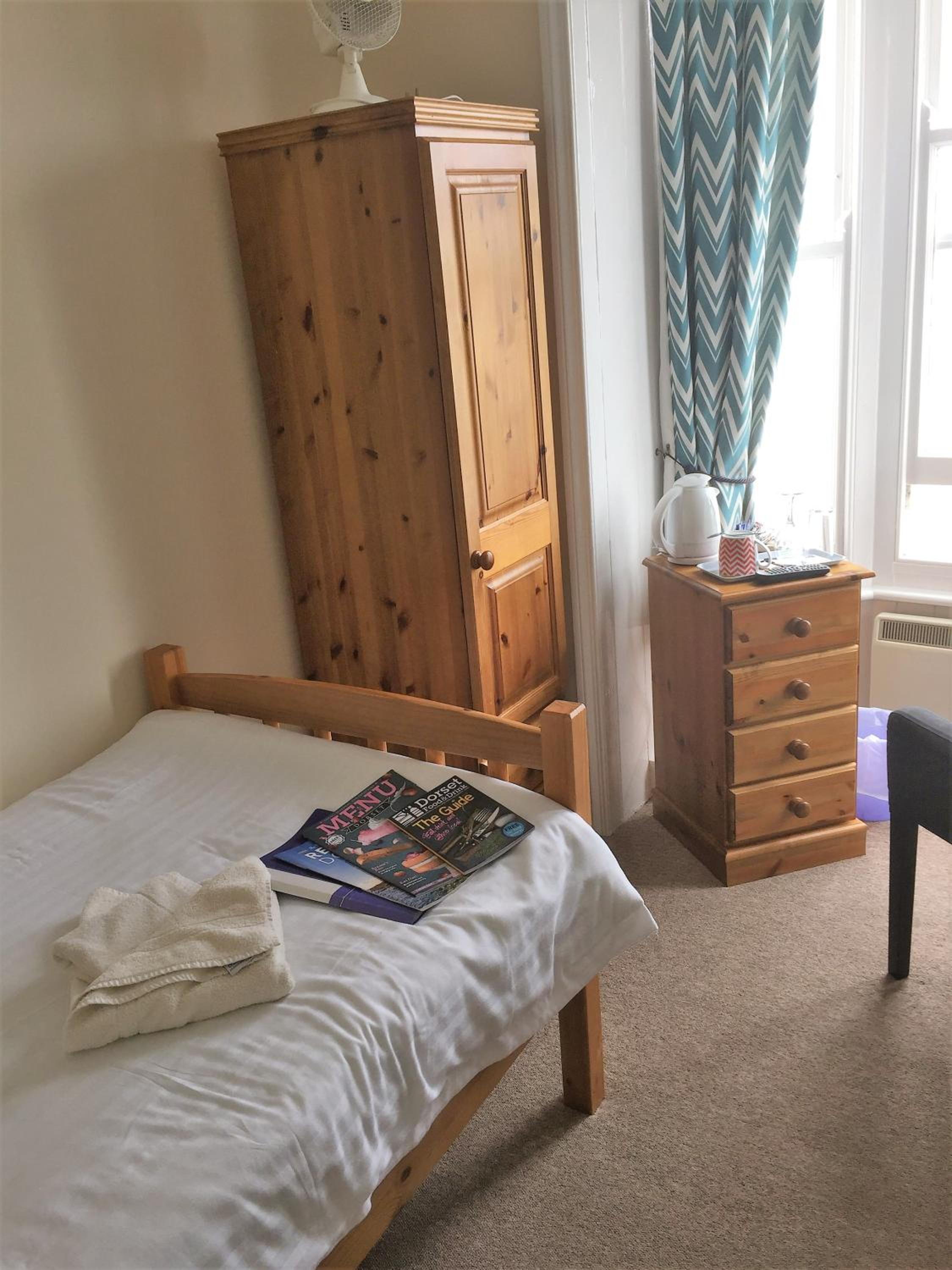 Single Room with Shared Bathroom photo 3