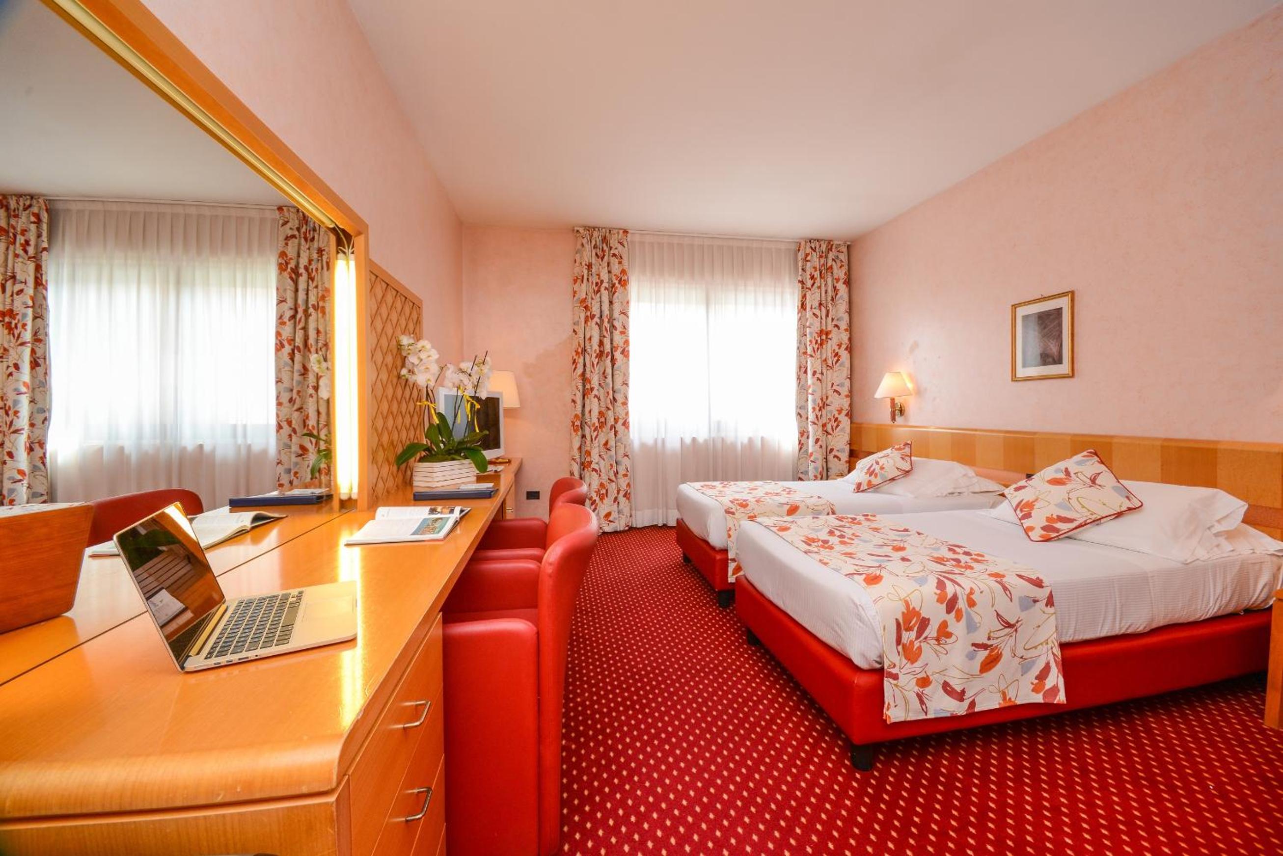 Twin Room - Photo 5