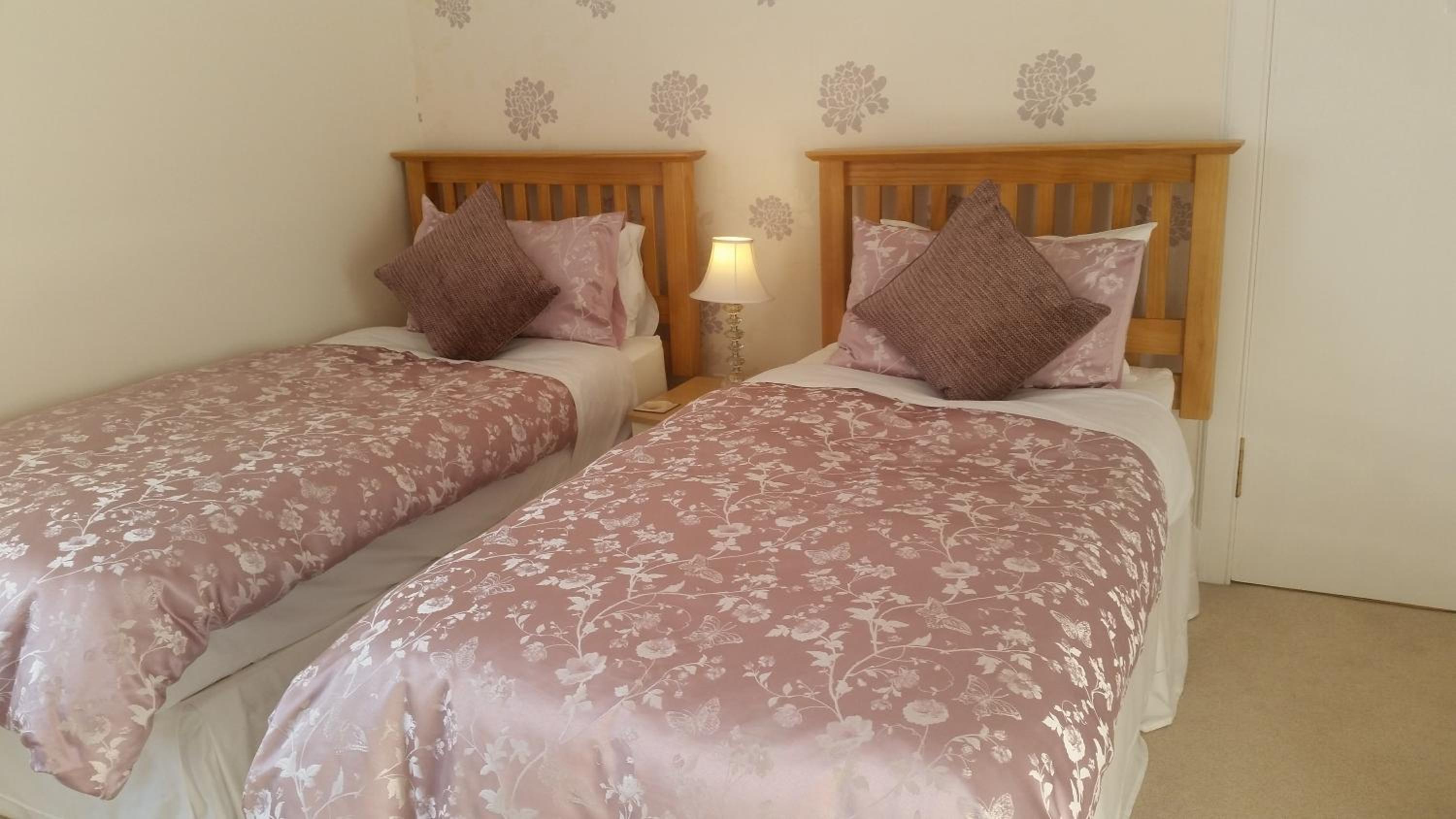 Twin Room with Private External Bathroom - 5
