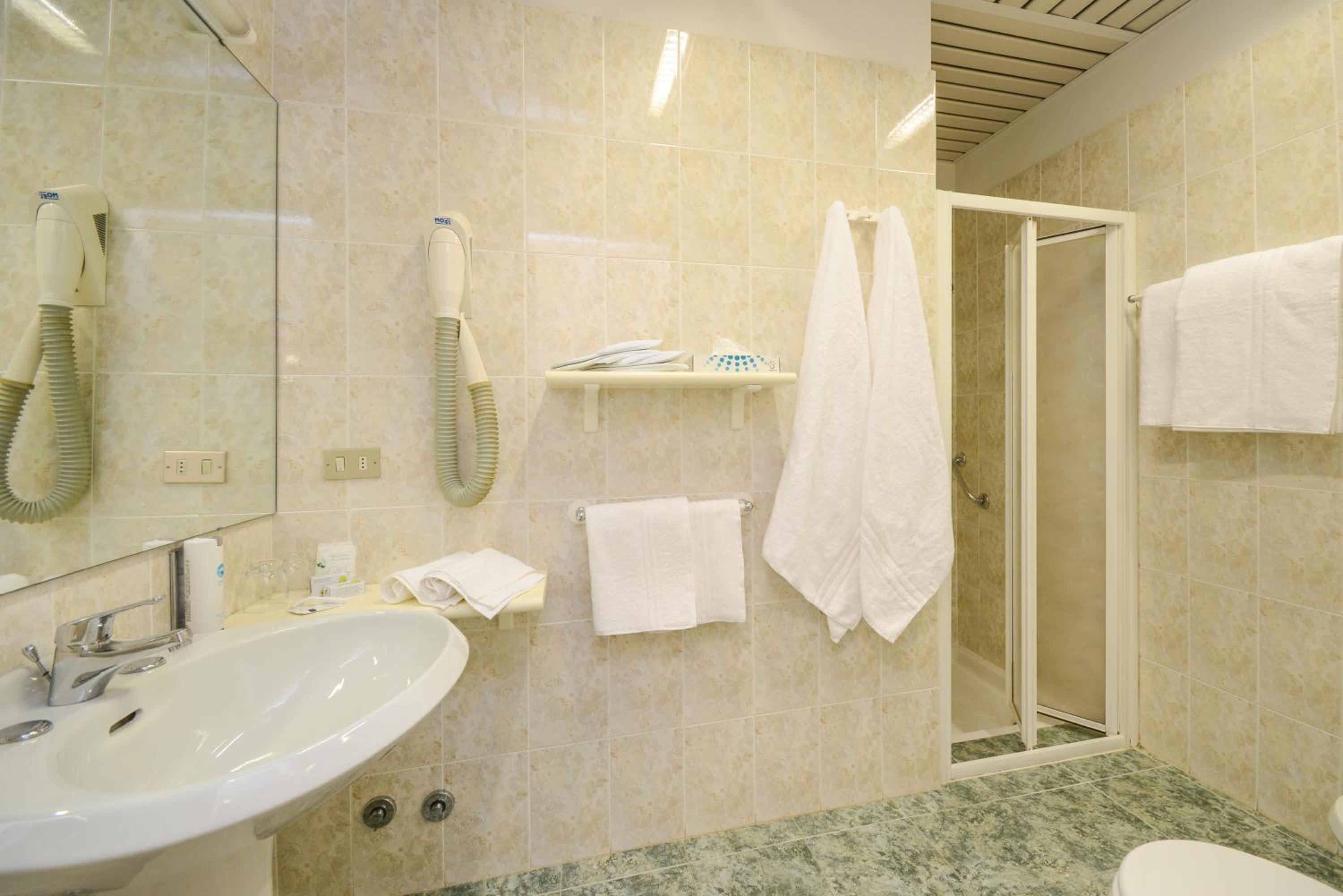 Twin Room - Photo 4