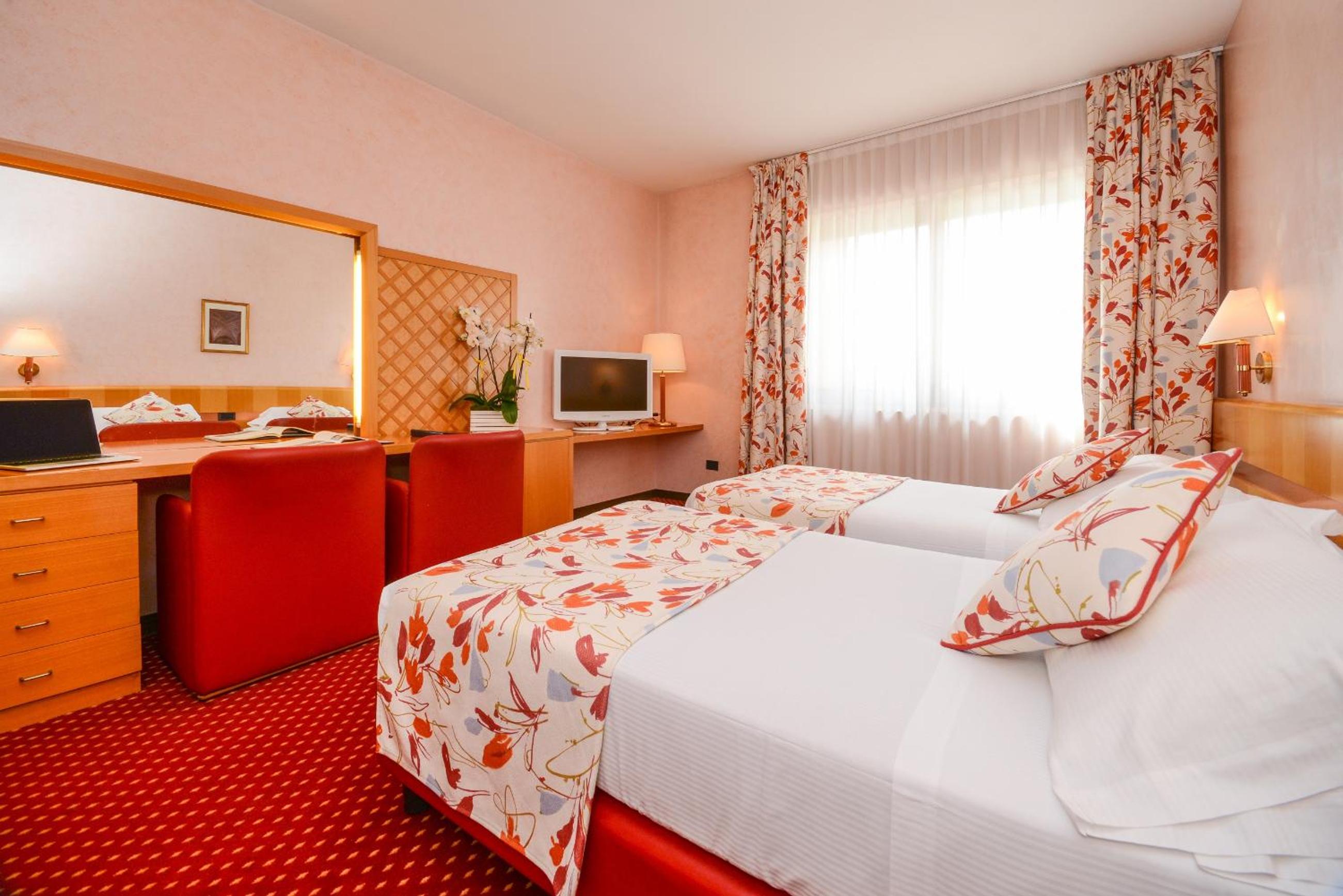 Twin Room with Lake View