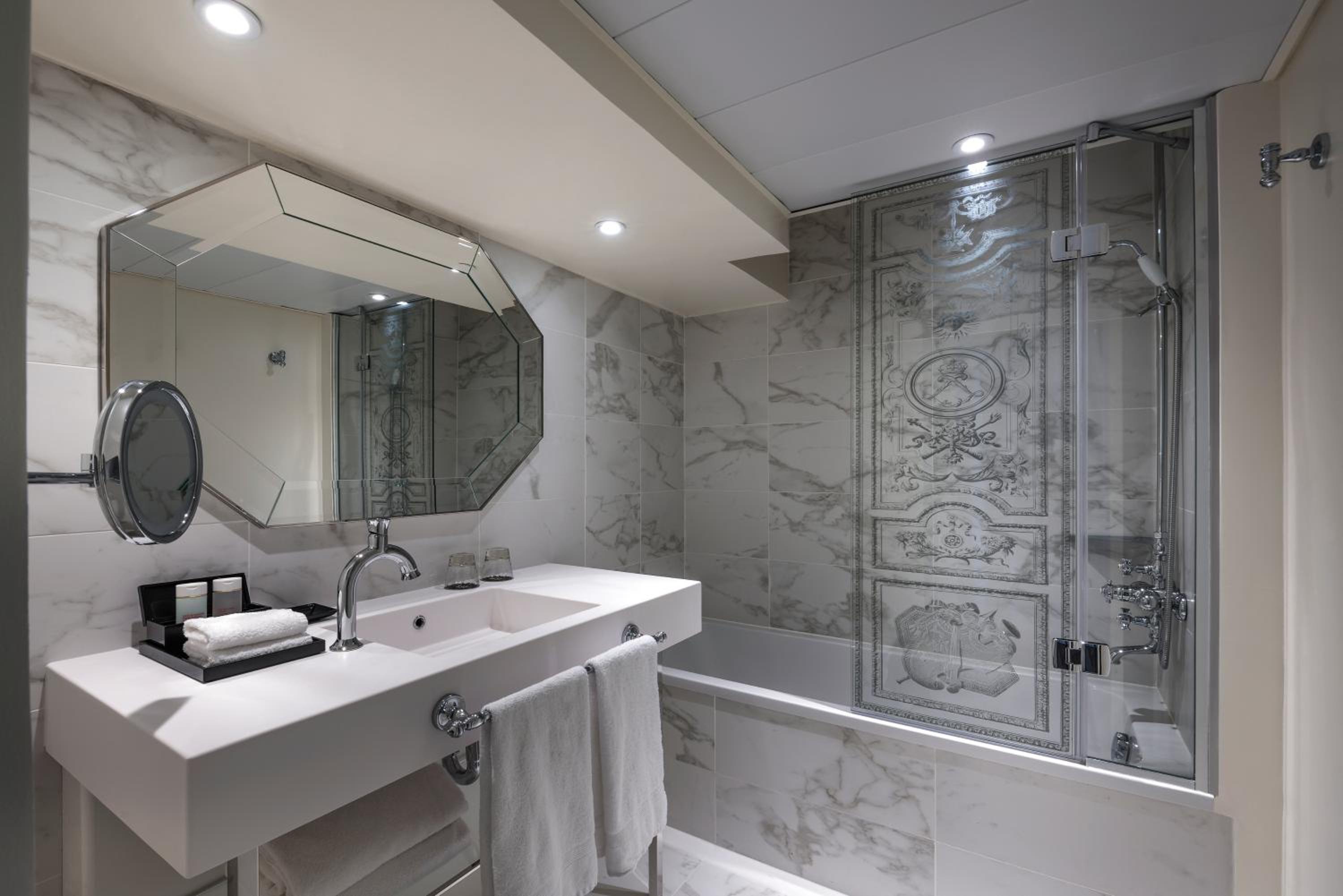 Superior Queen Room with Balcony