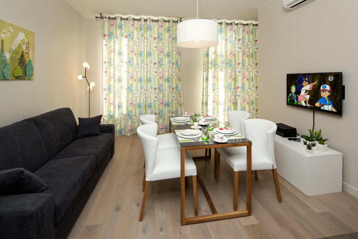 One-Bedroom Apartment with Balcony