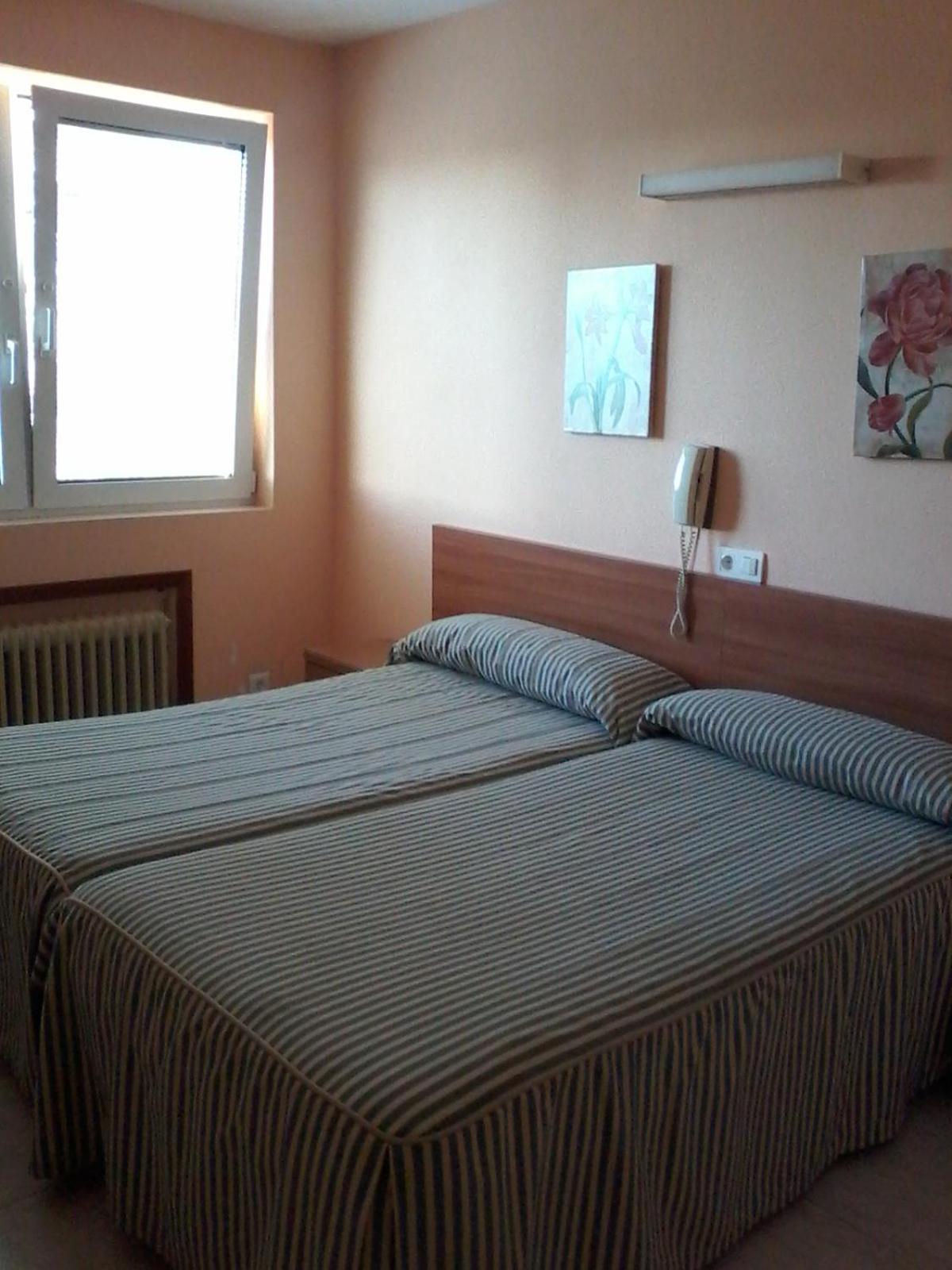 Double or Twin Room - Photo 5