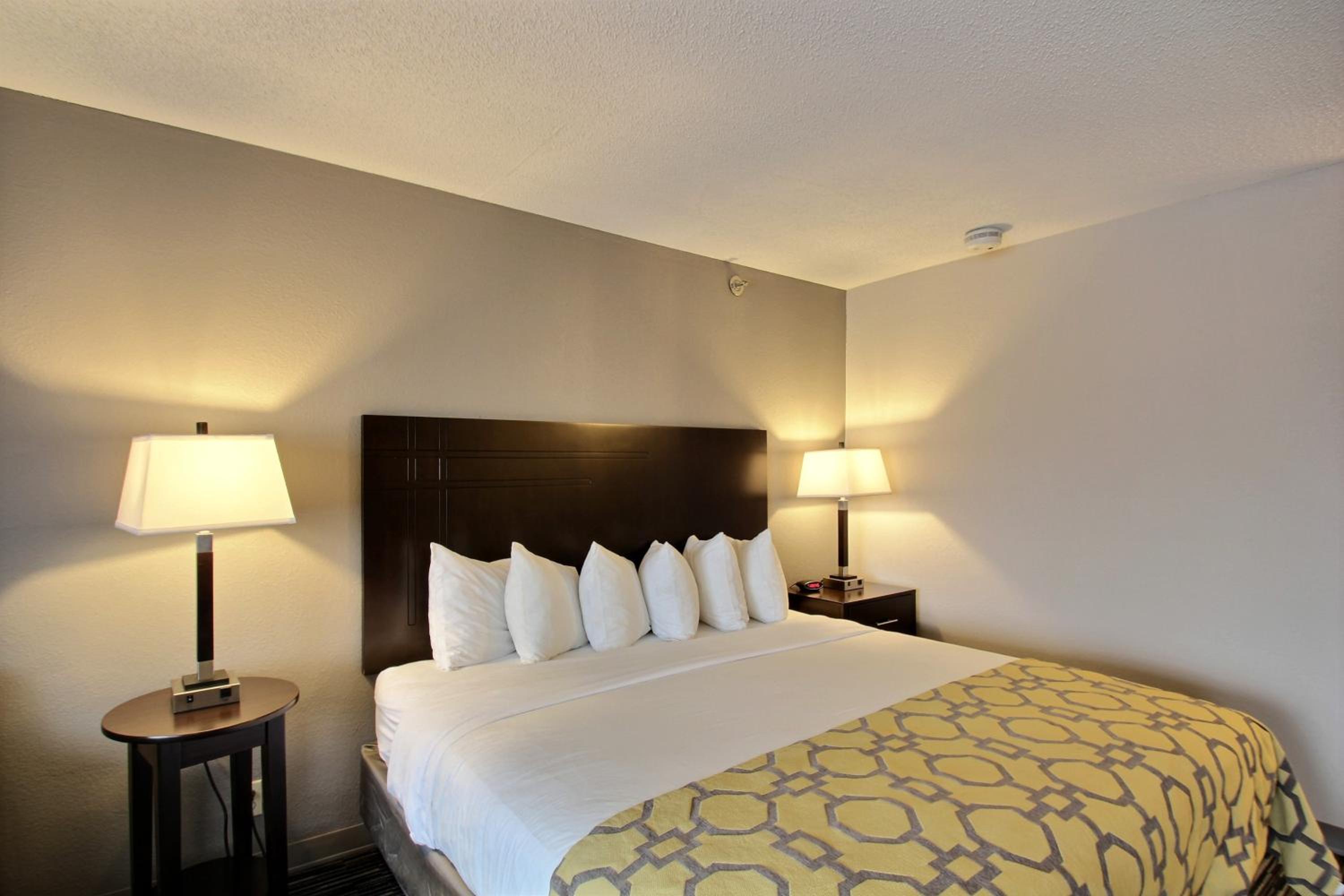 Deluxe King Room - Non-Smoking photo 1