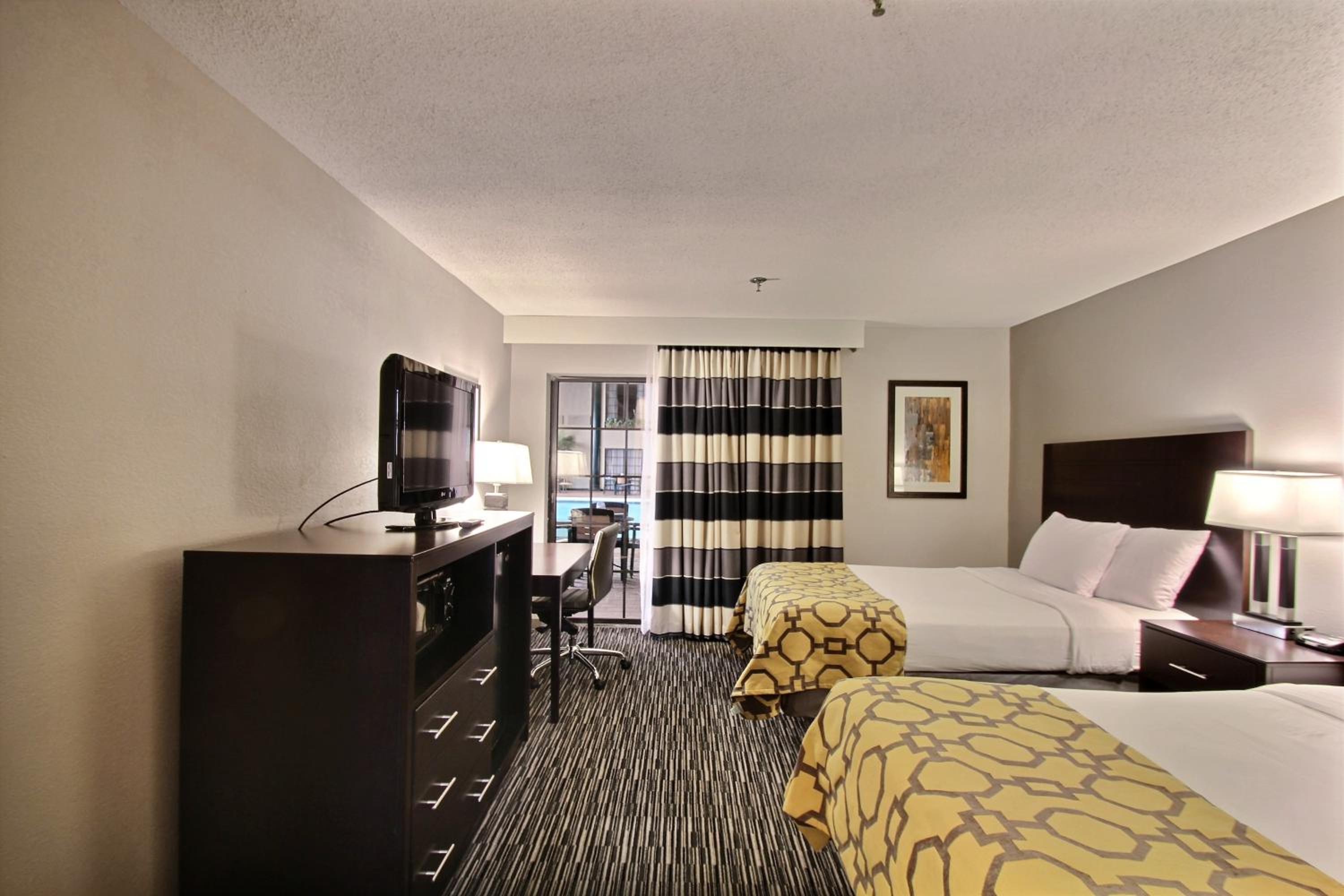 Double Room with Two Double Beds and Pool View - Non-Smoking photo 1