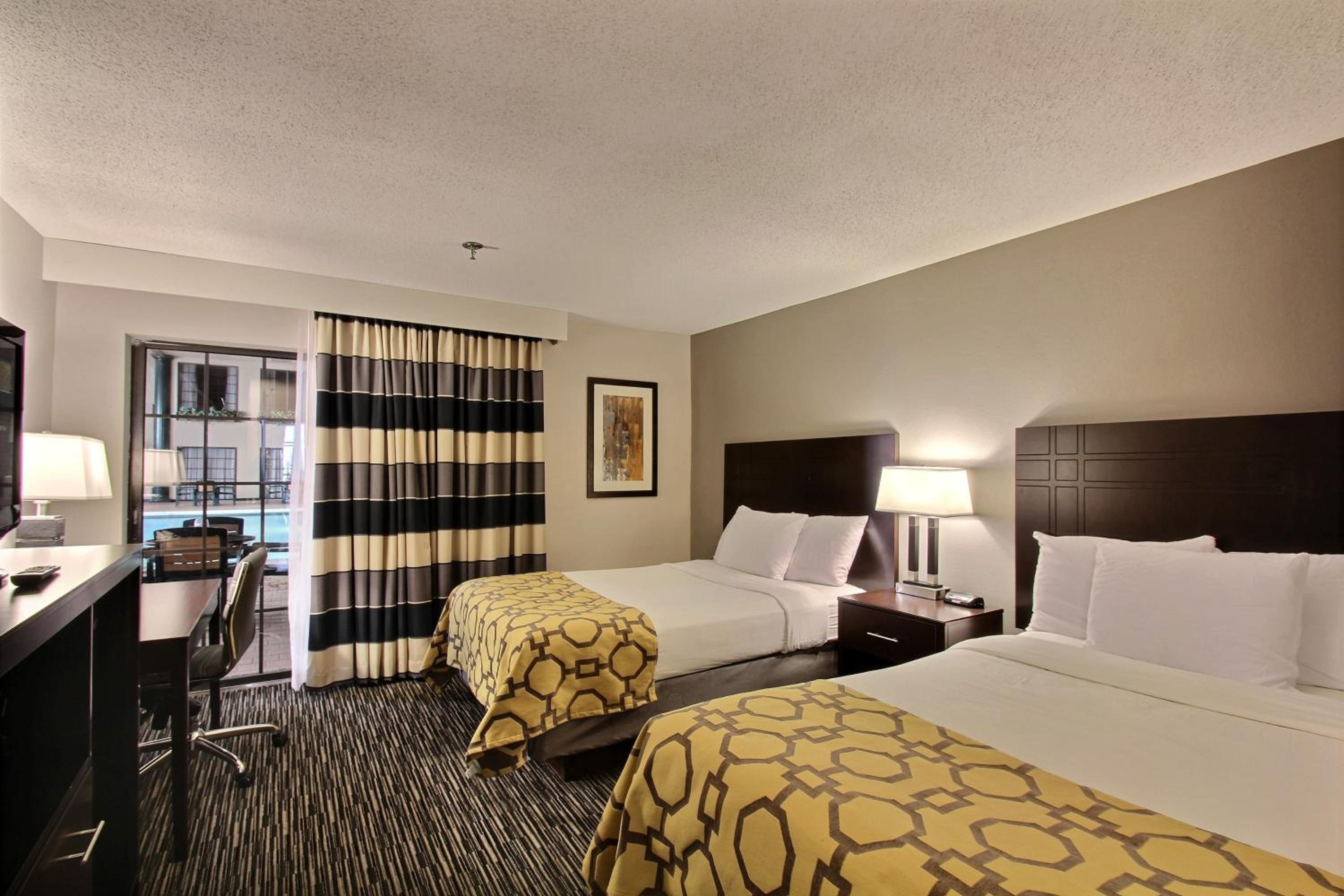 Double Room with Two Double Beds and Pool View - Non-Smoking photo 3