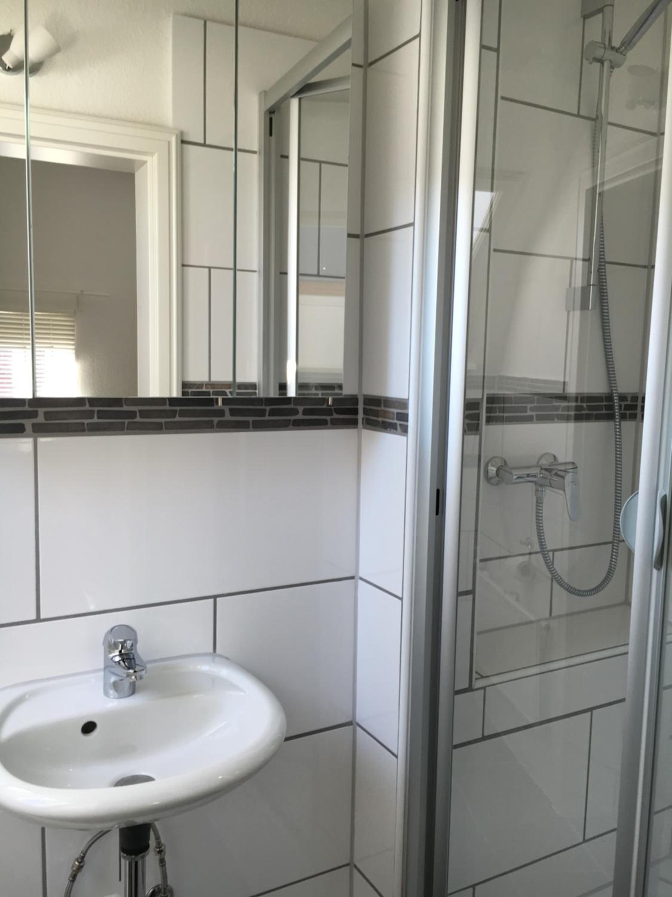 Standard Double Room thumbnail 5