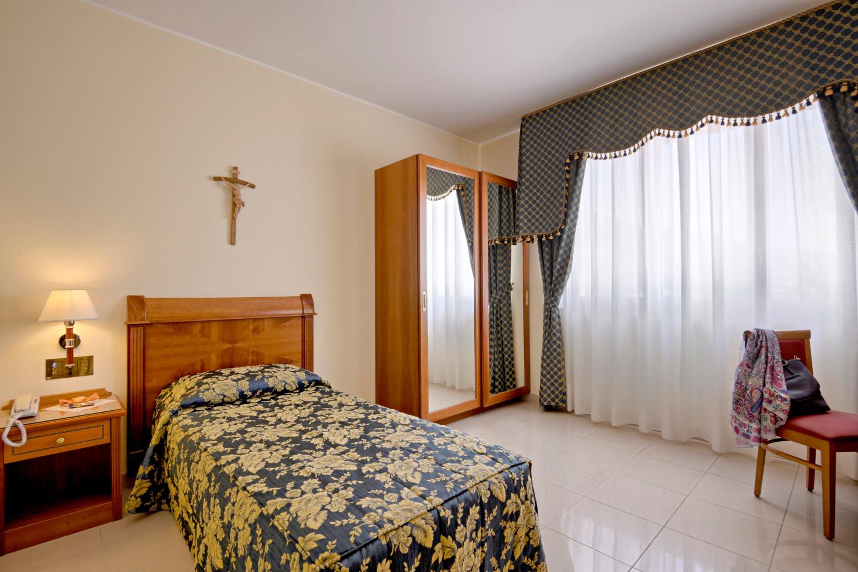 Single Room photo 2