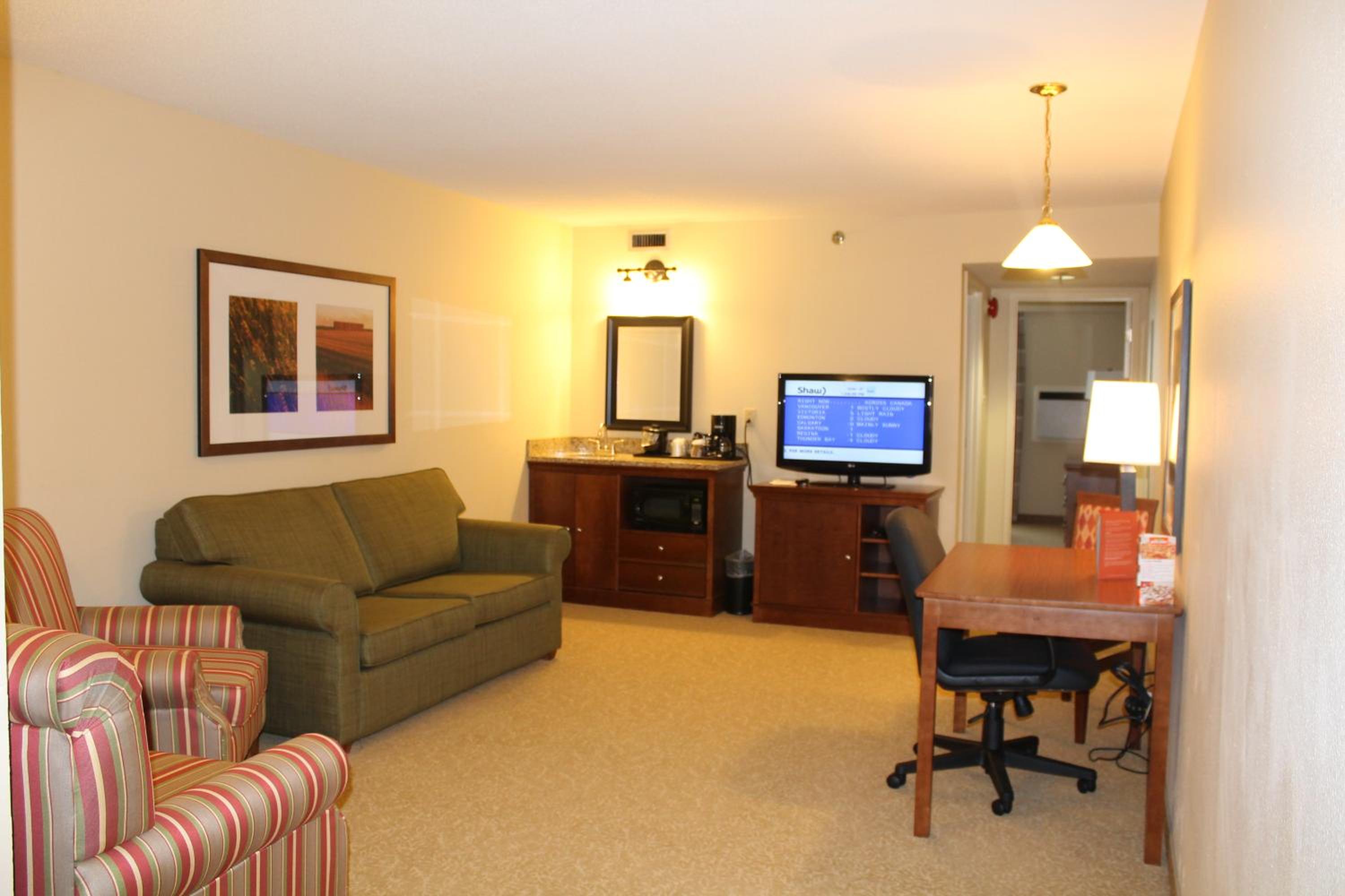 One-Bedroom King Suite - Non-Smoking/Upper Floor - Photo 5