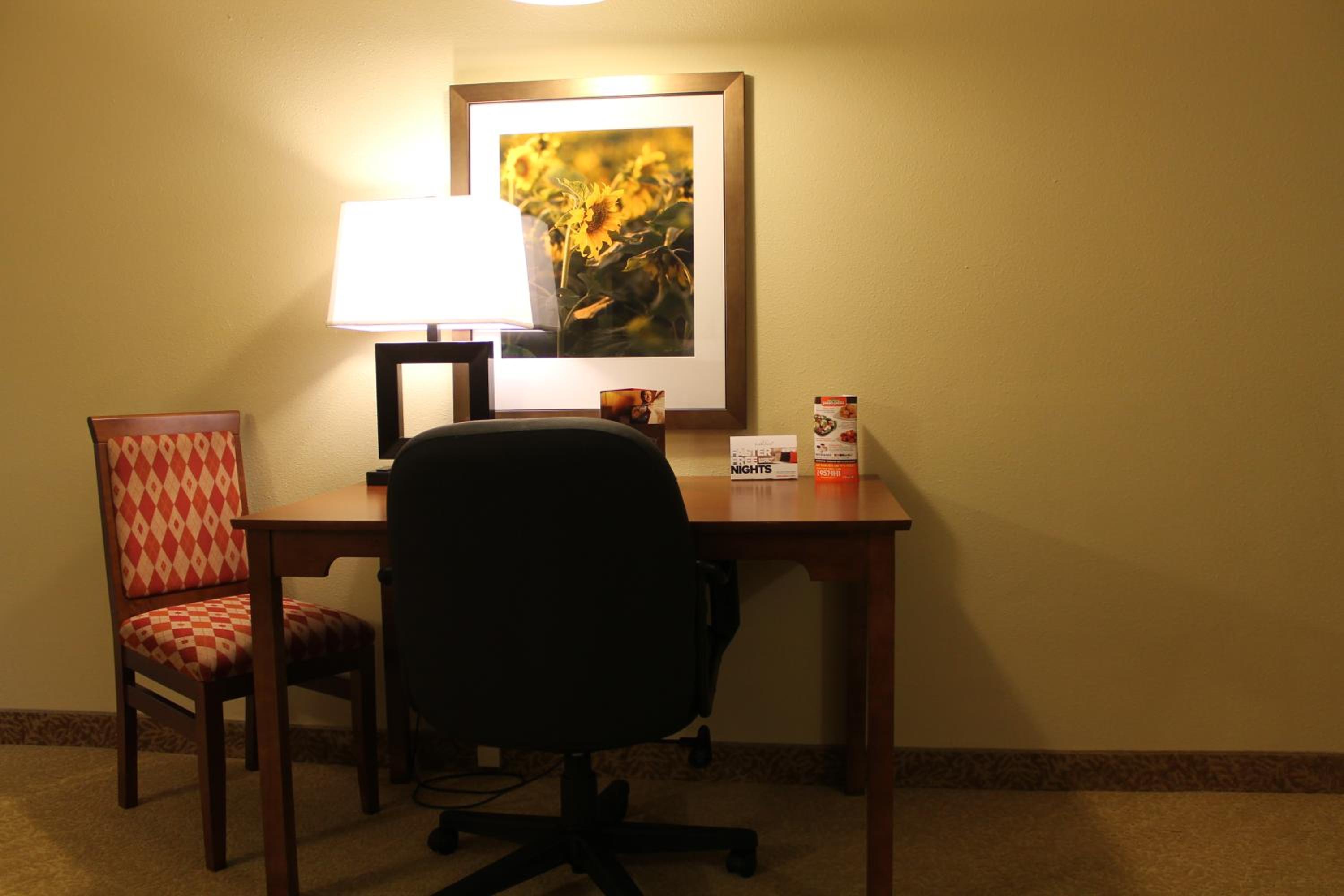One-Bedroom King Suite - Non-Smoking - Photo 5