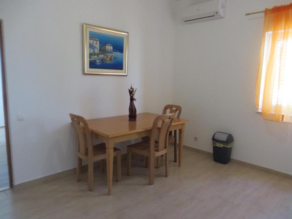 One-Bedroom Apartment with Balcony photo 2