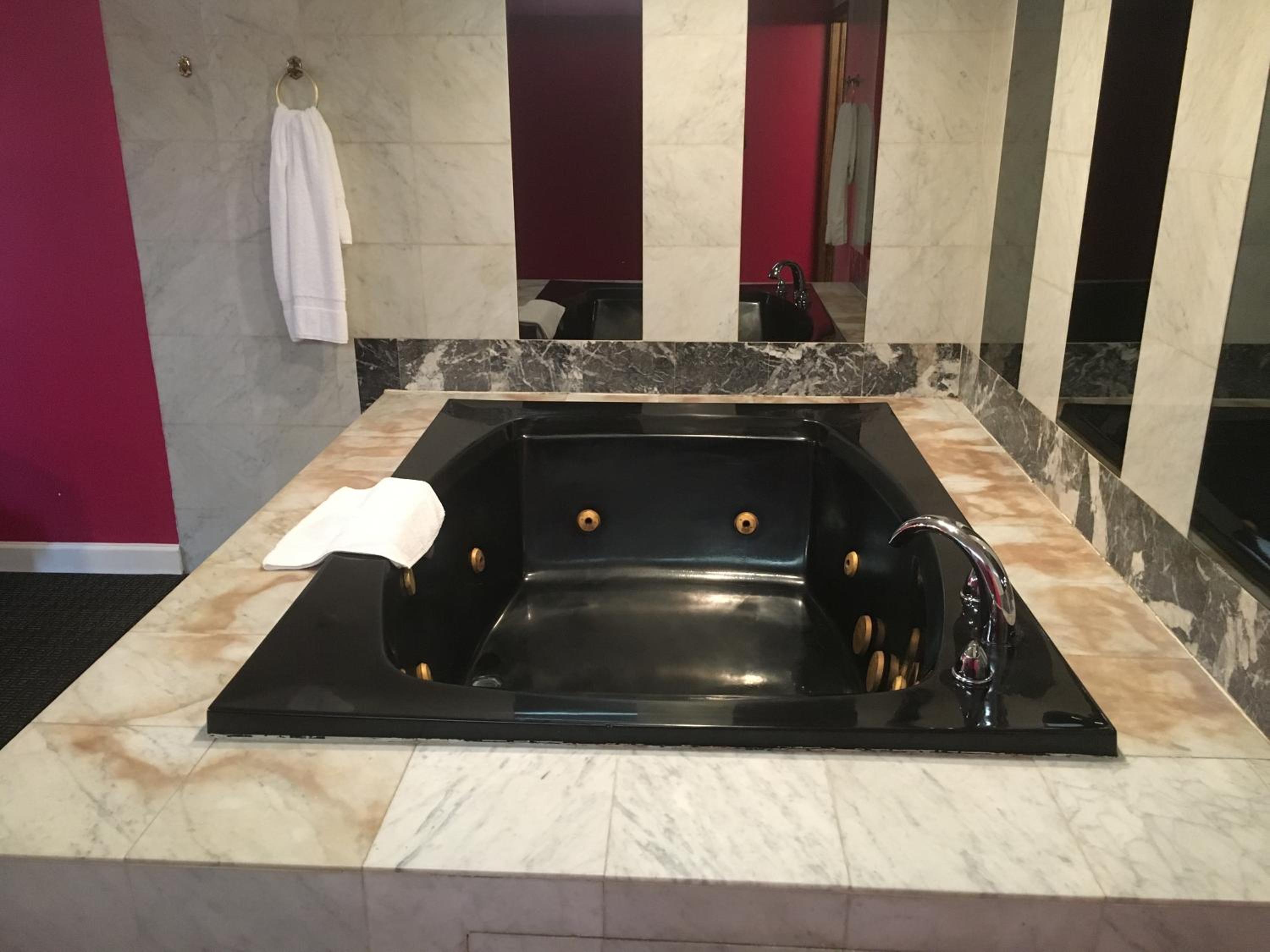 King Suite with Spa Bath photo 2