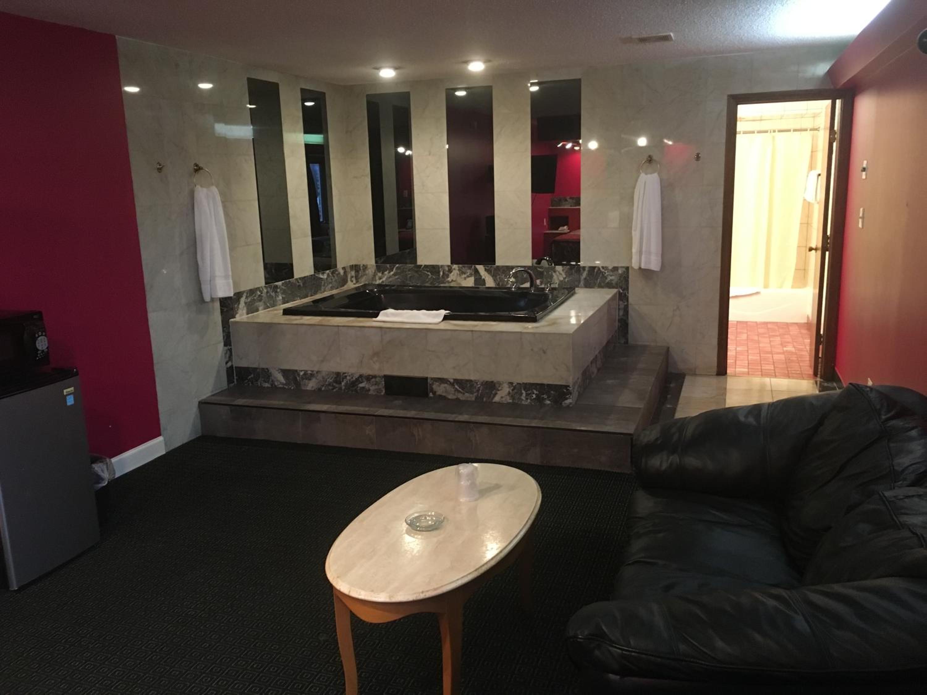 King Suite with Spa Bath photo 3