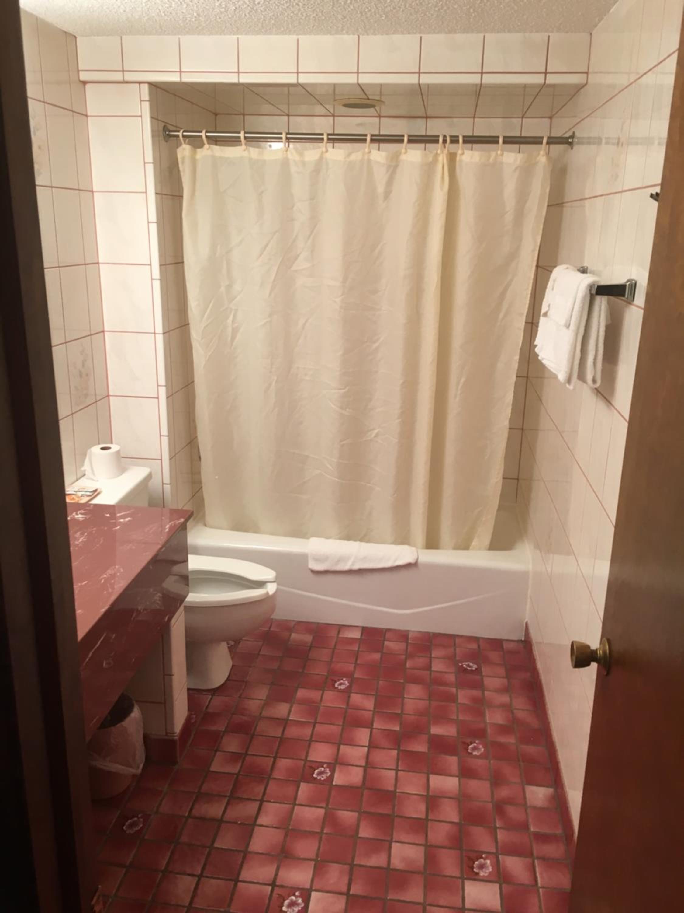 King Room - Non-Smoking photo 3