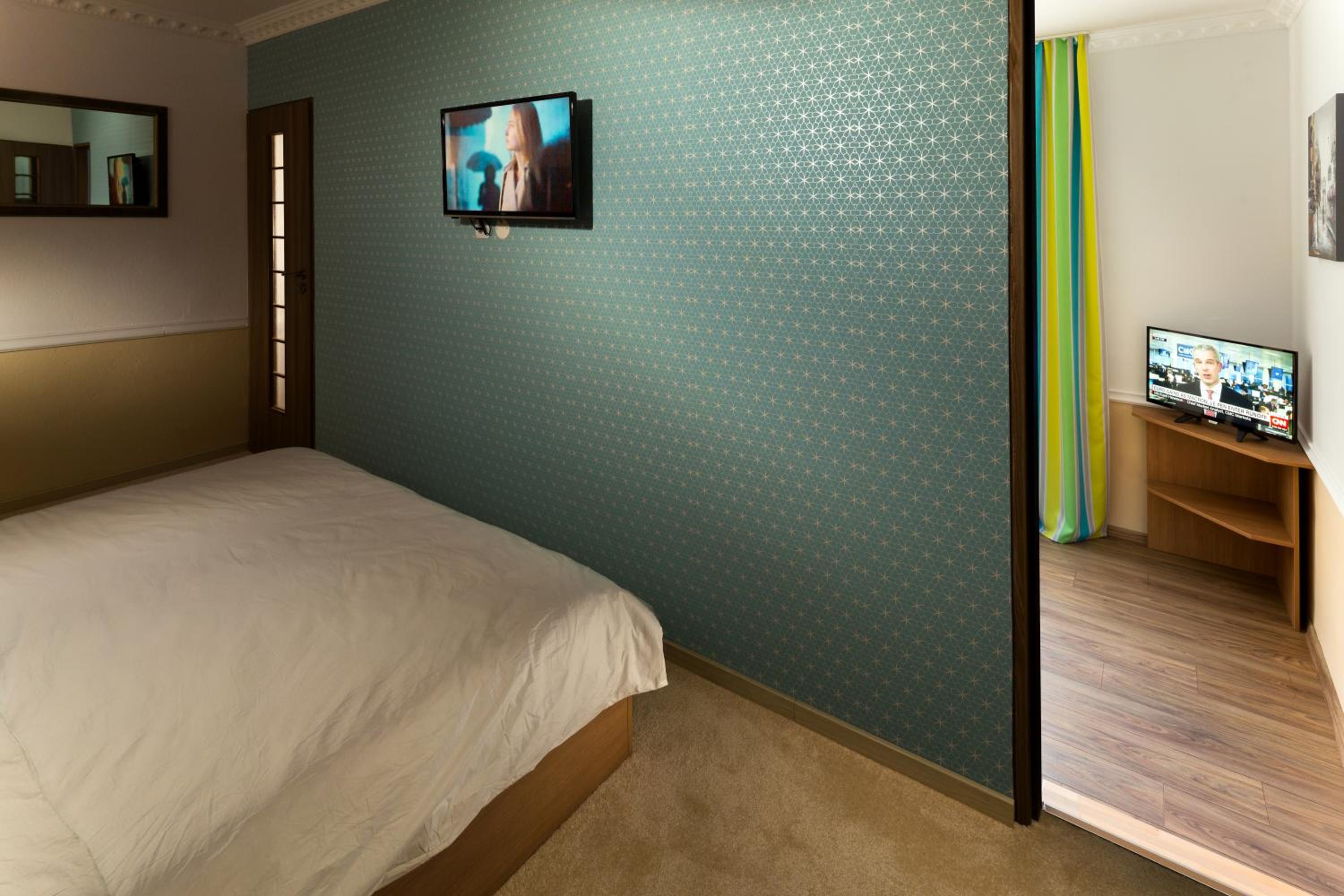 One-Bedroom Suite - Photo 14