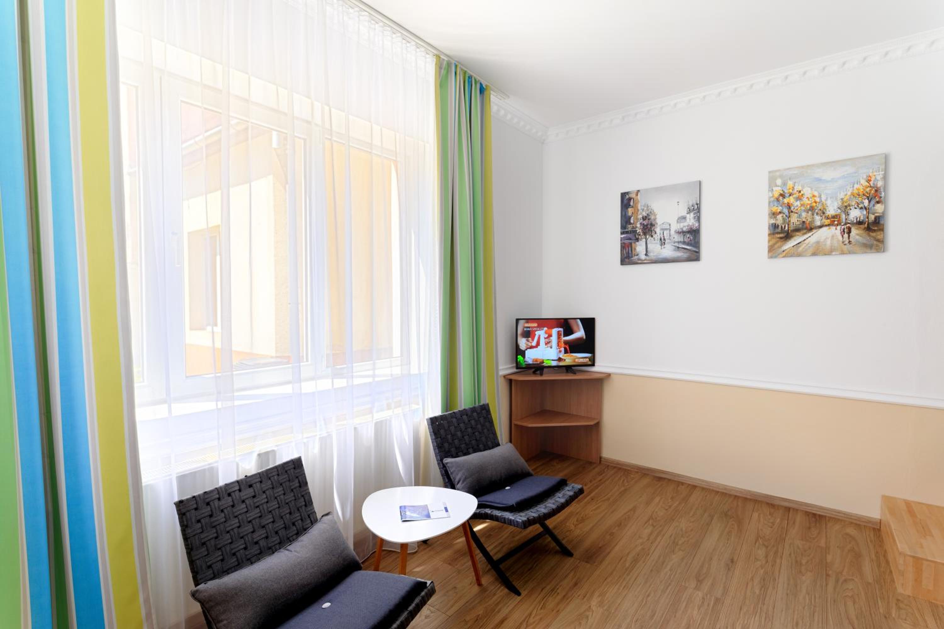 One-Bedroom Suite - Photo 2