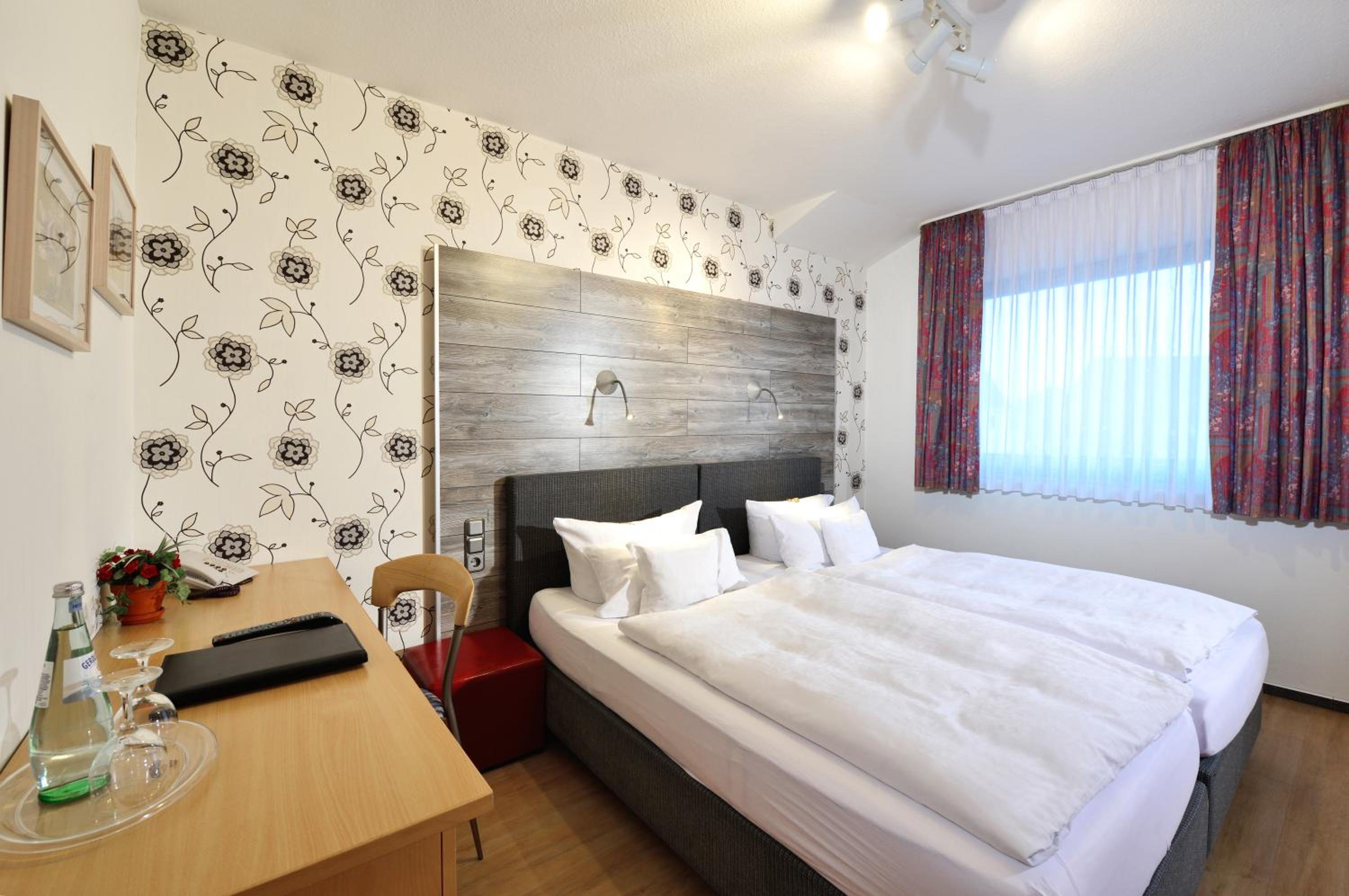 Economy Double Room photo 2