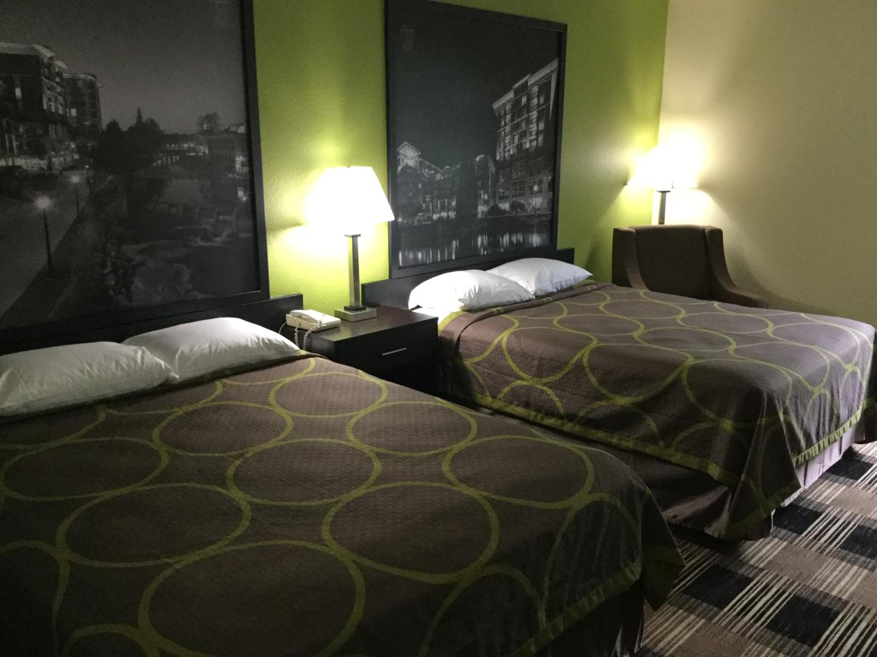 Queen Room with Two Queen Beds - Non-Smoking - Photo 3