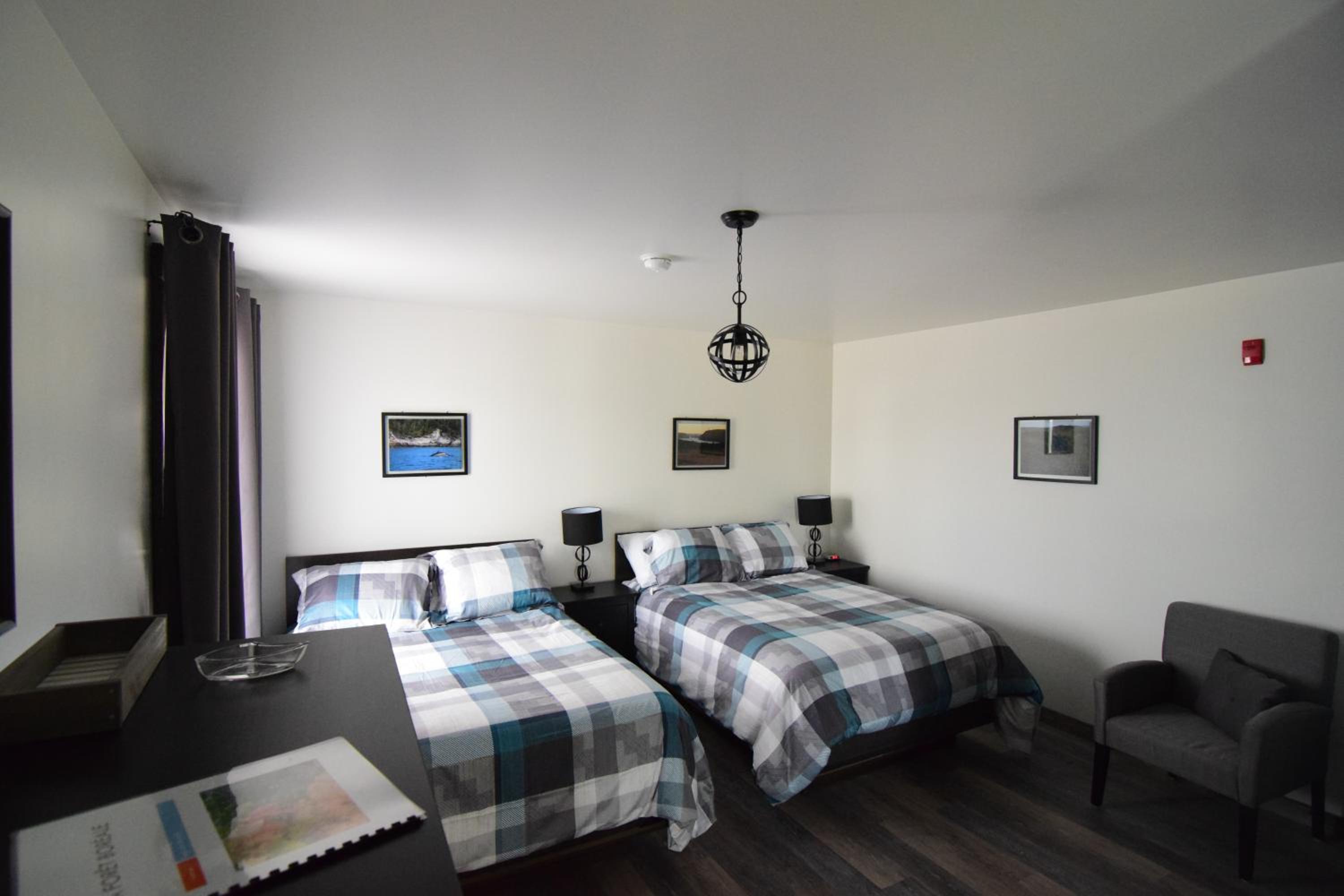 Standard Queen Room with Two Queen Beds - Photo 13