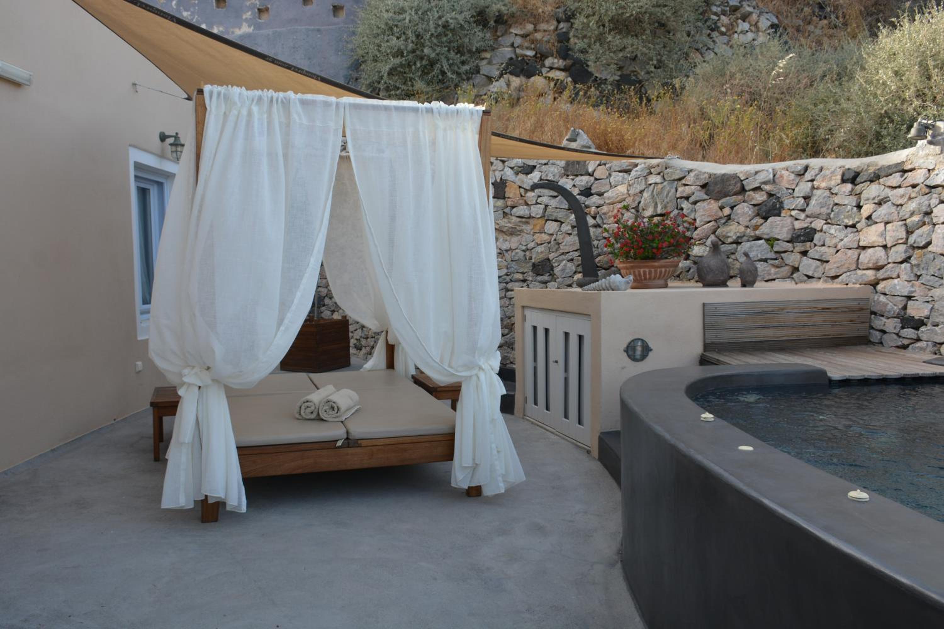 Two-Bedroom Holiday Home with outdoor Hot tub photo 3
