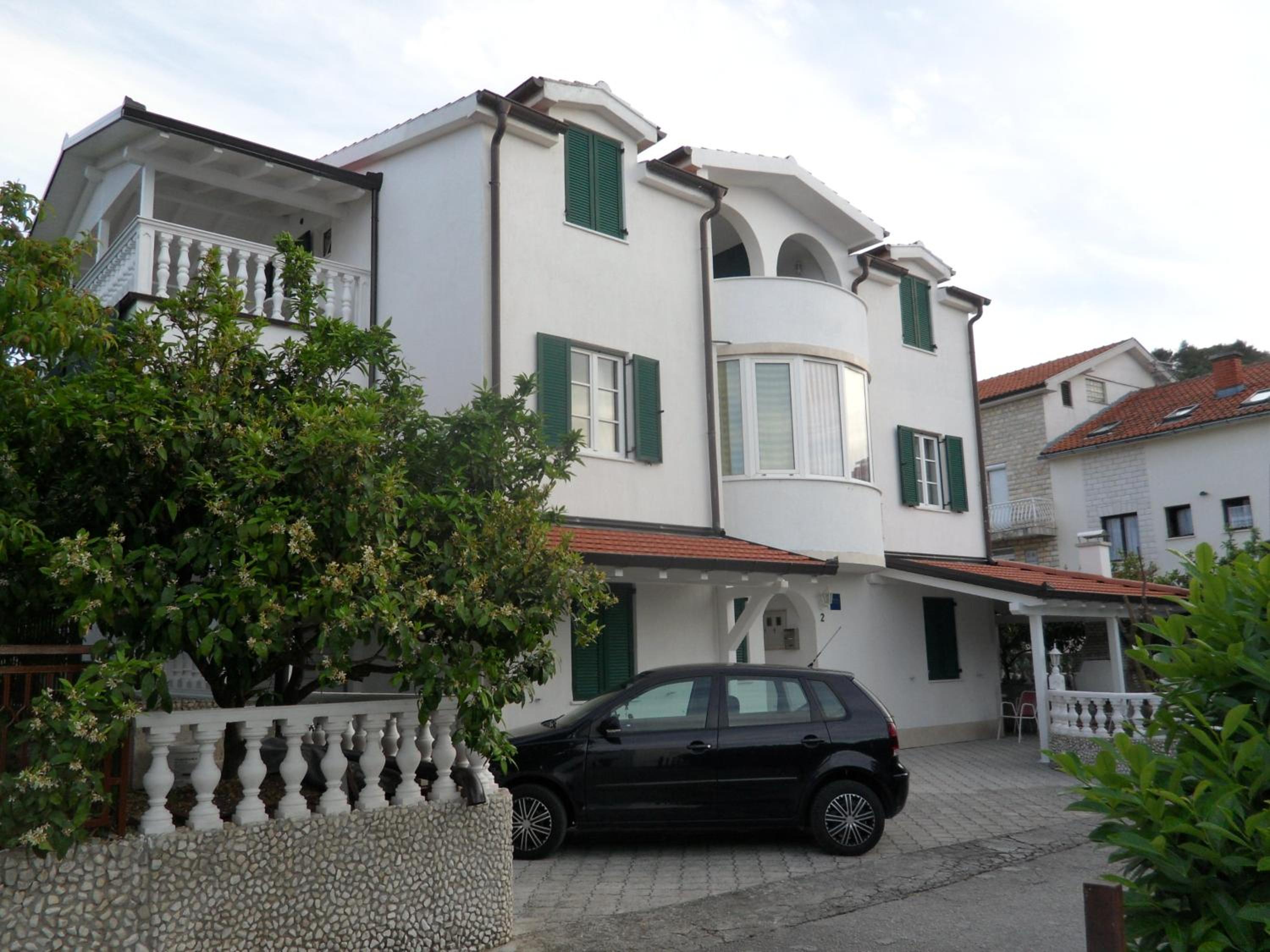 Apartment with Terrace - Photo 12
