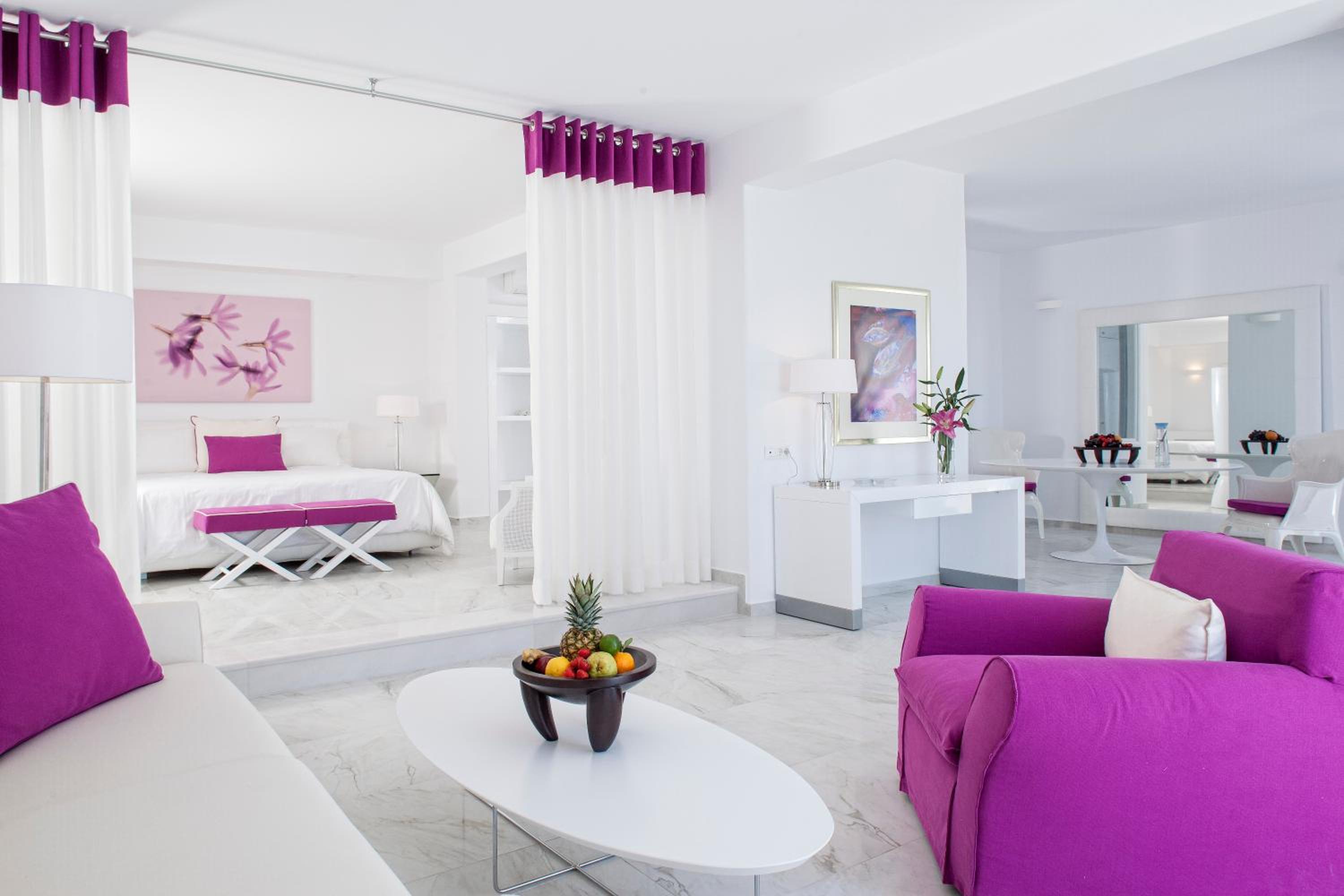 De.Light Suite with Private Pool - Photo 15