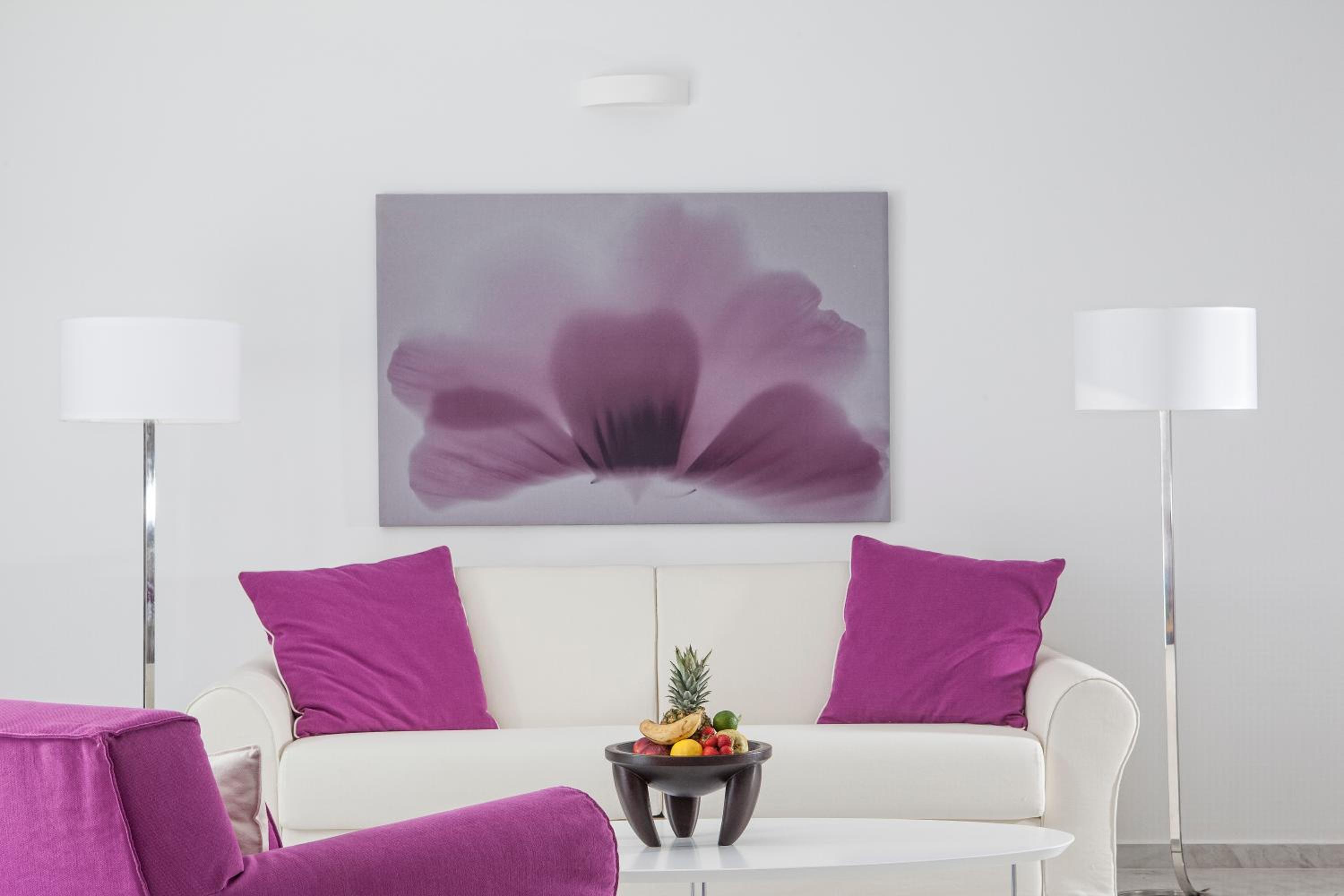 De.Light Suite with Private Pool - Photo 19