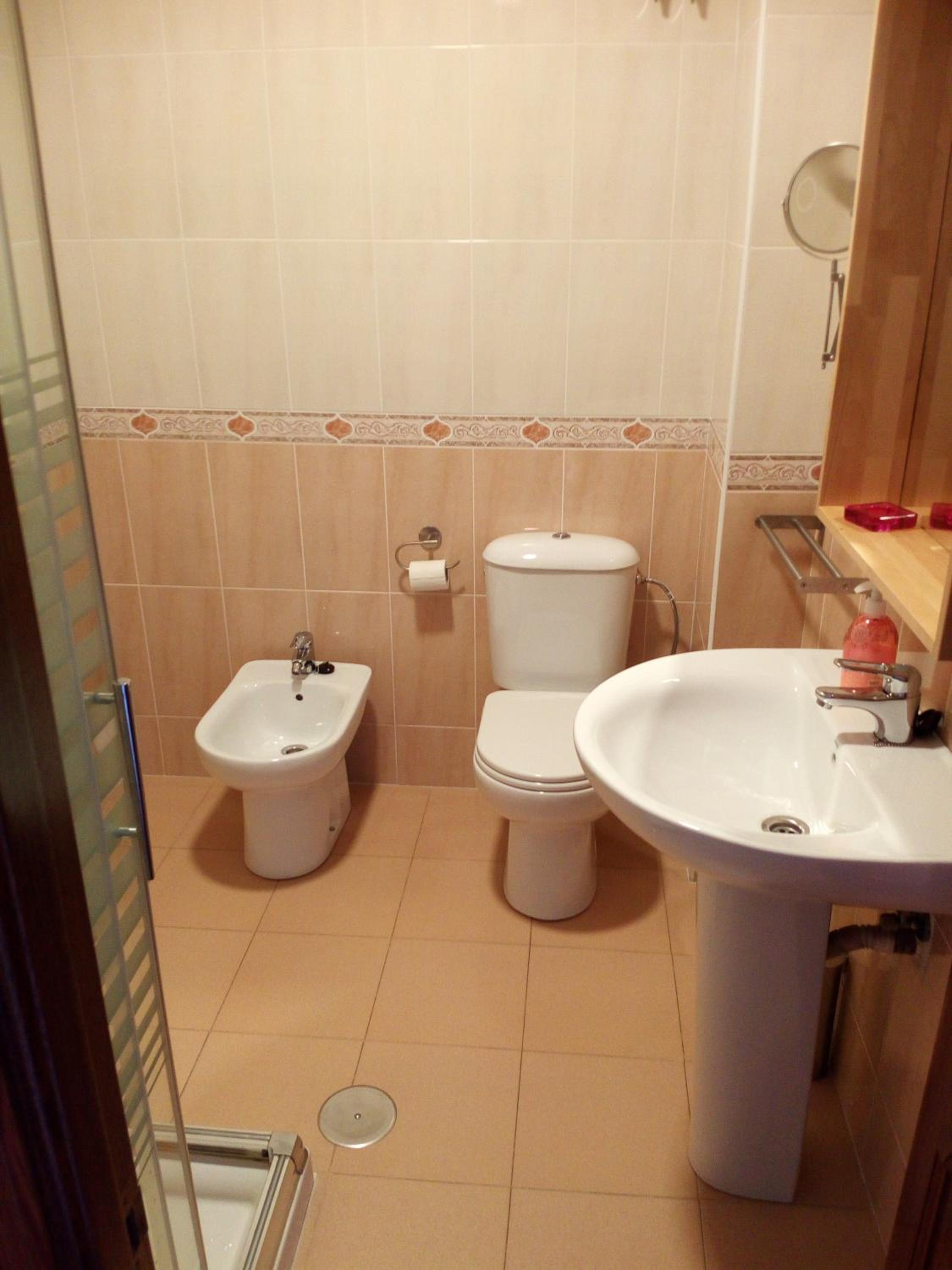 Double Room with Shared Bathroom photo 2