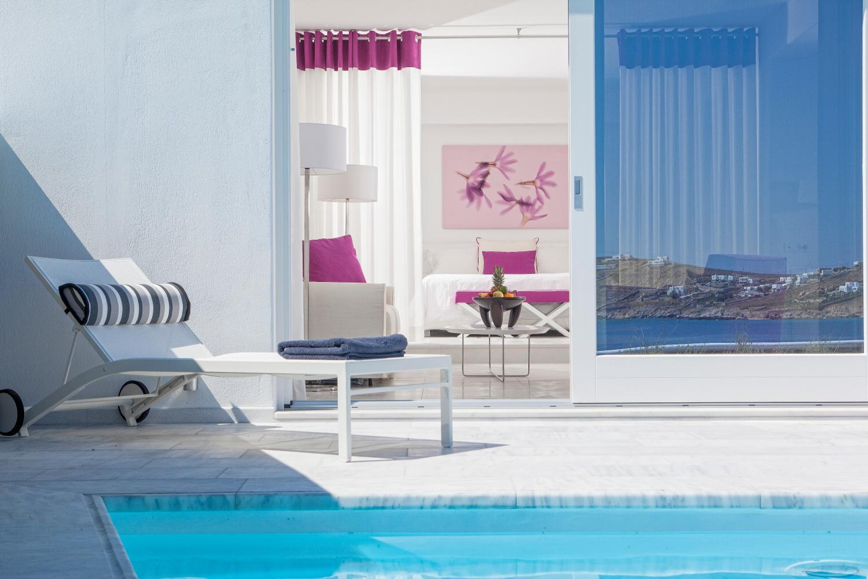 De.Light Suite with Private Pool - Photo 8