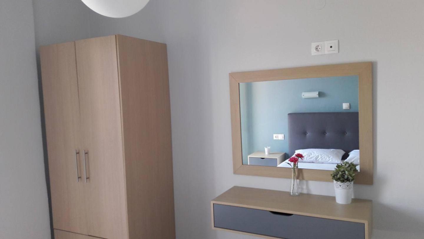 Deluxe One Bedroom Apartment  with Partial Sea View photo 3