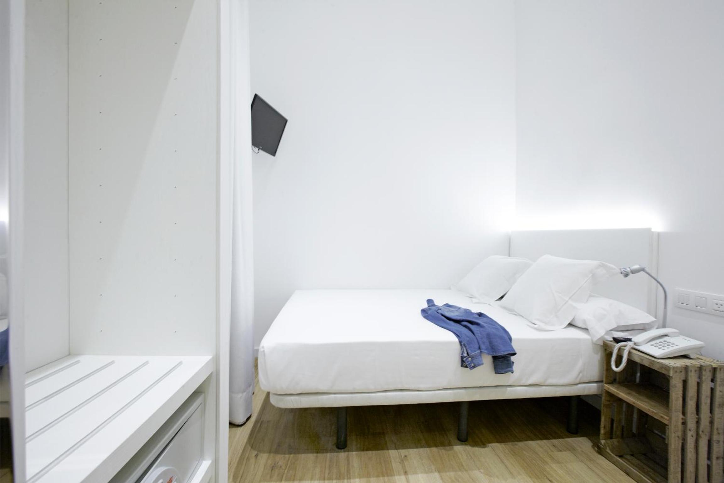 Standard Single Room thumbnail 5