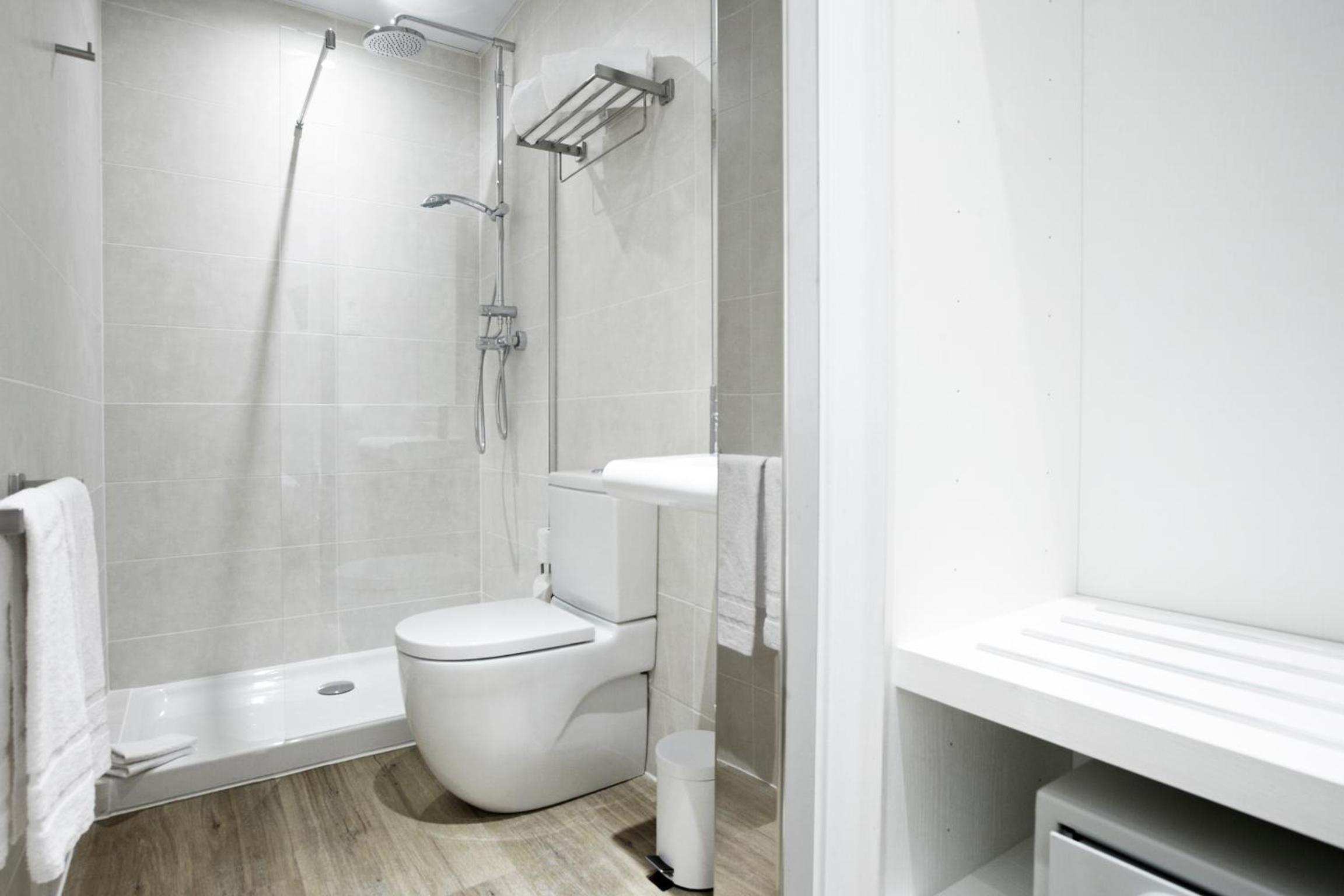 Standard Single Room thumbnail 6