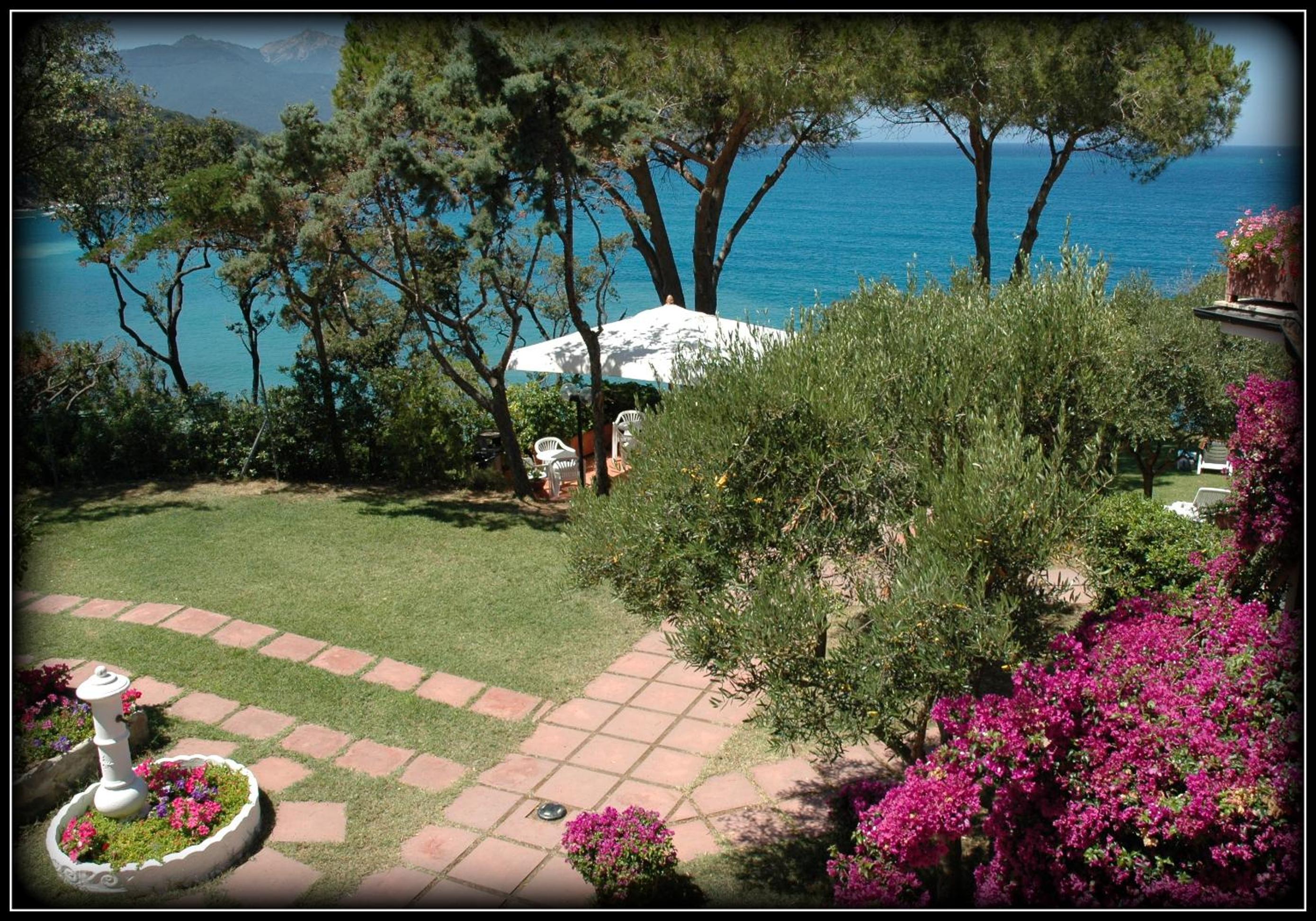 Classic Double or Twin Room with Sea View photo 2
