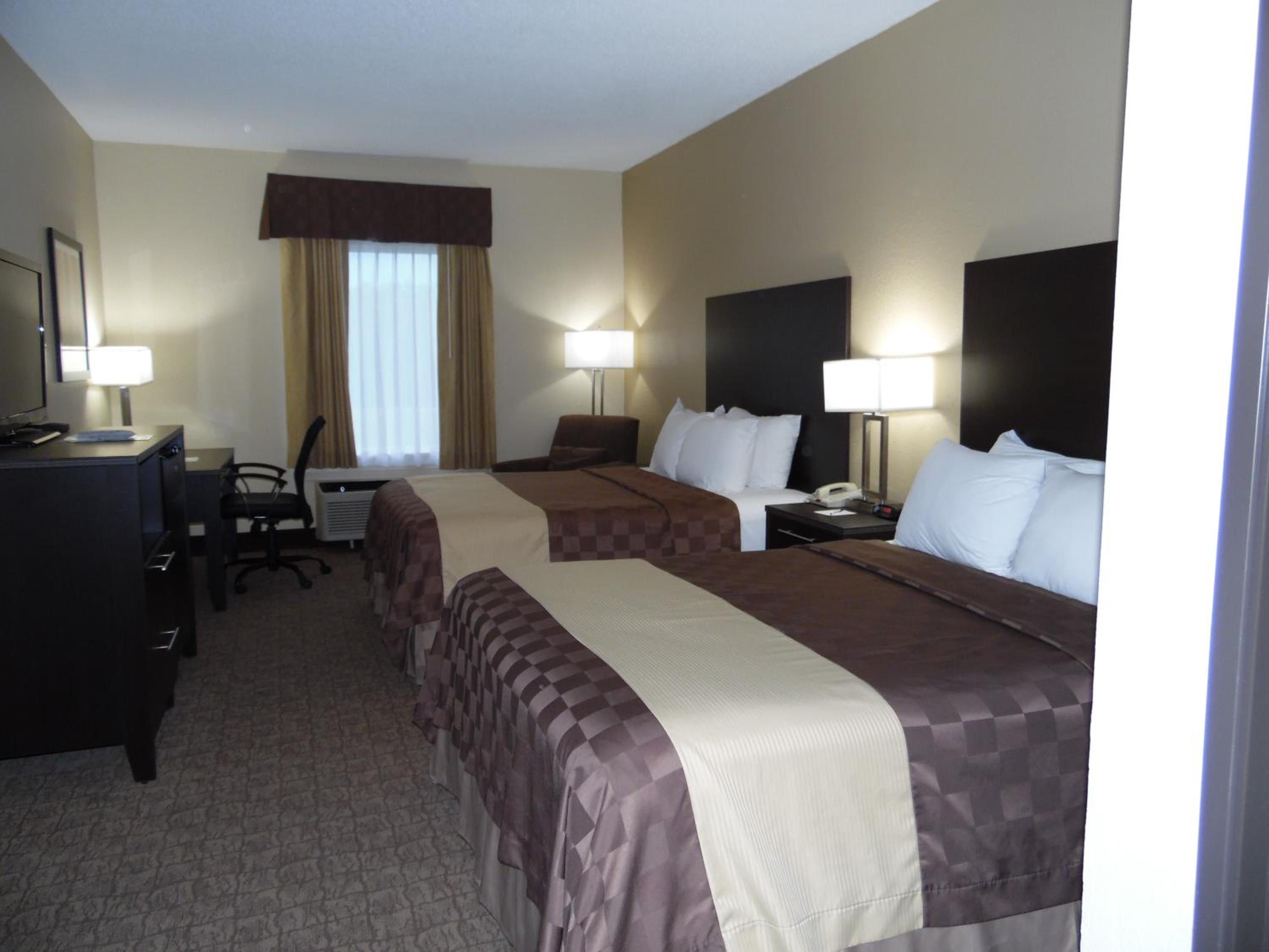 Queen Room with Two Queen Beds - Non-Smoking - Photo 5