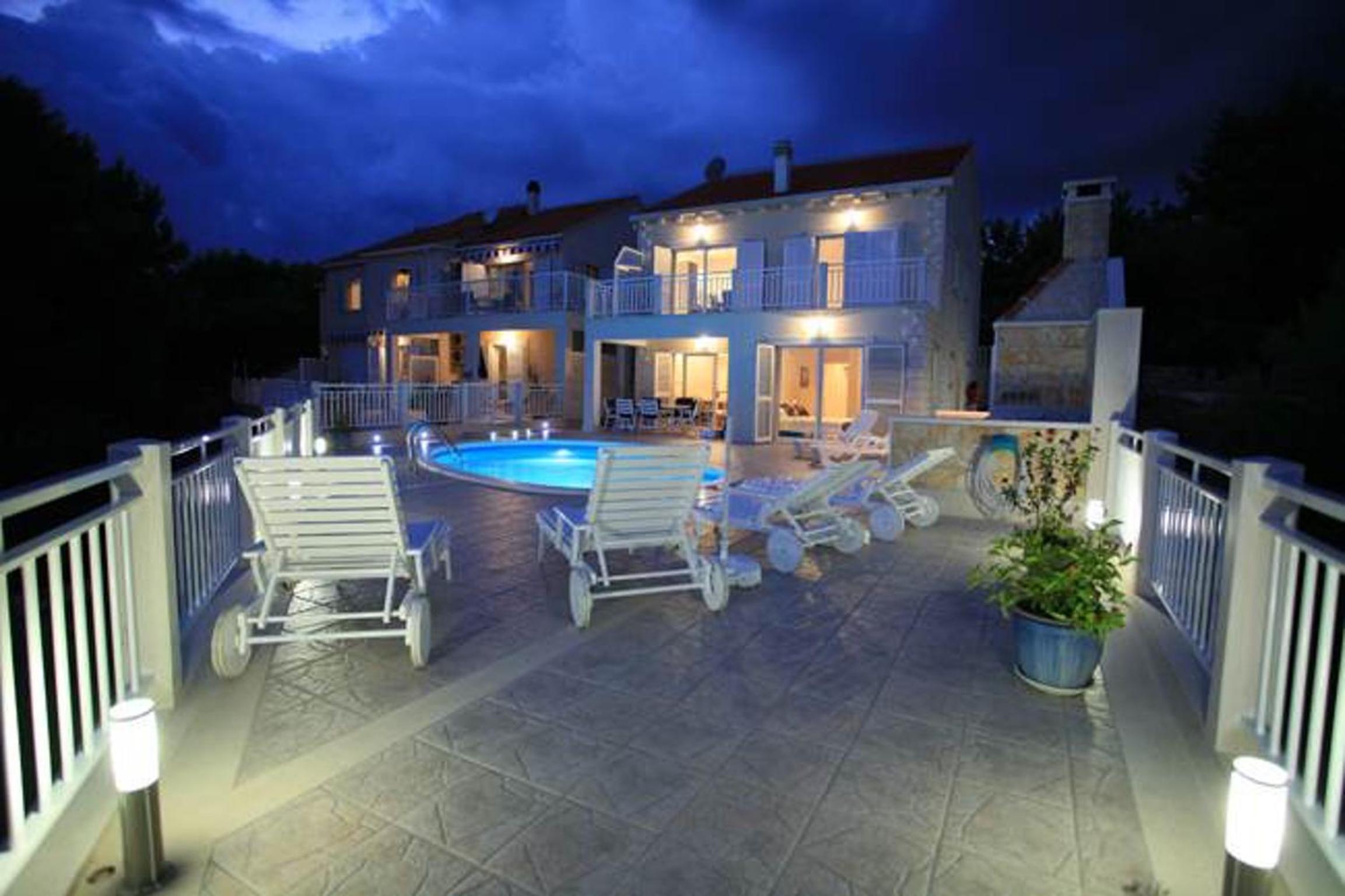 Four-Bedroom Villa photo 3