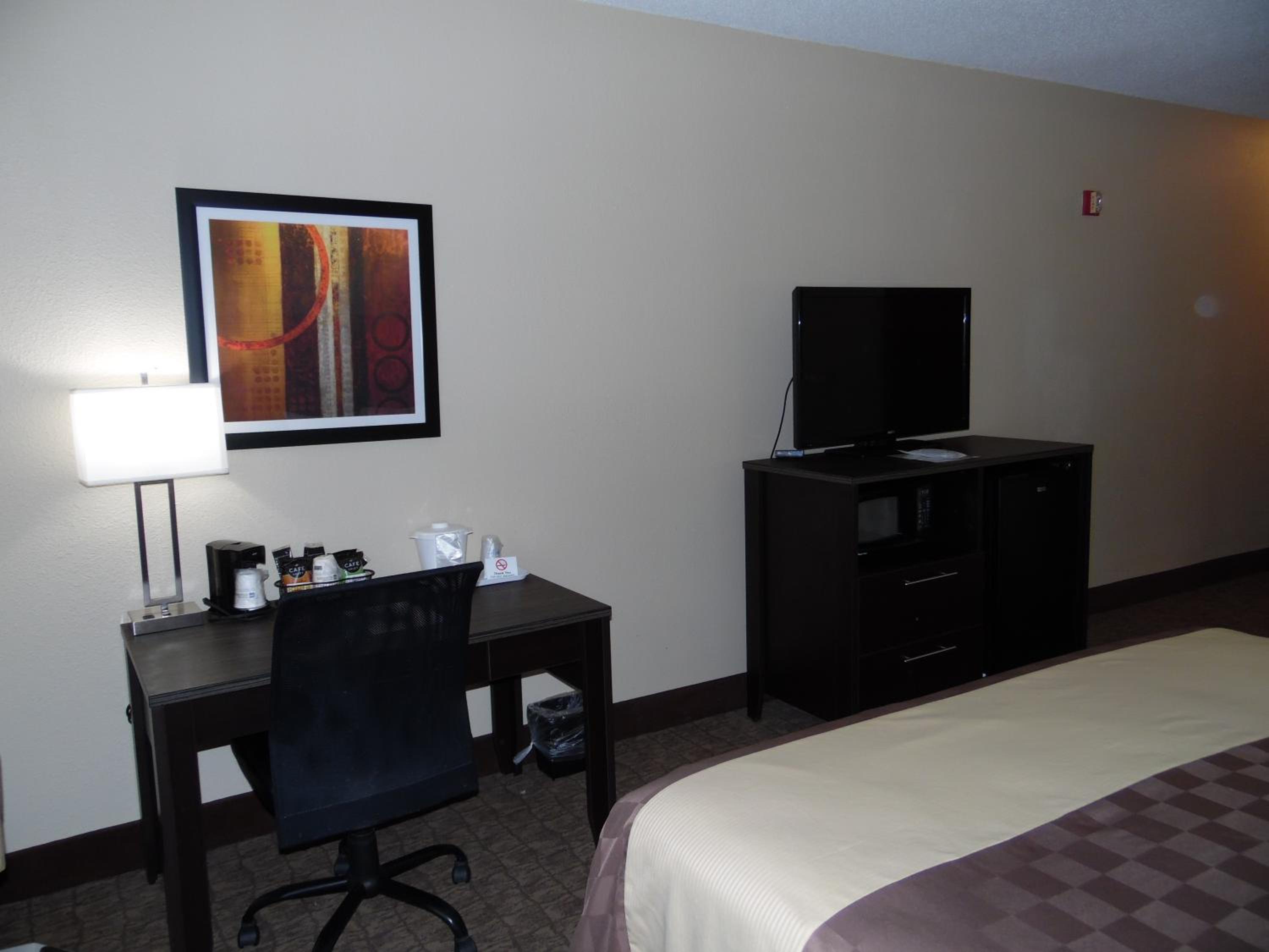 King Room - Non-Smoking - Photo 4