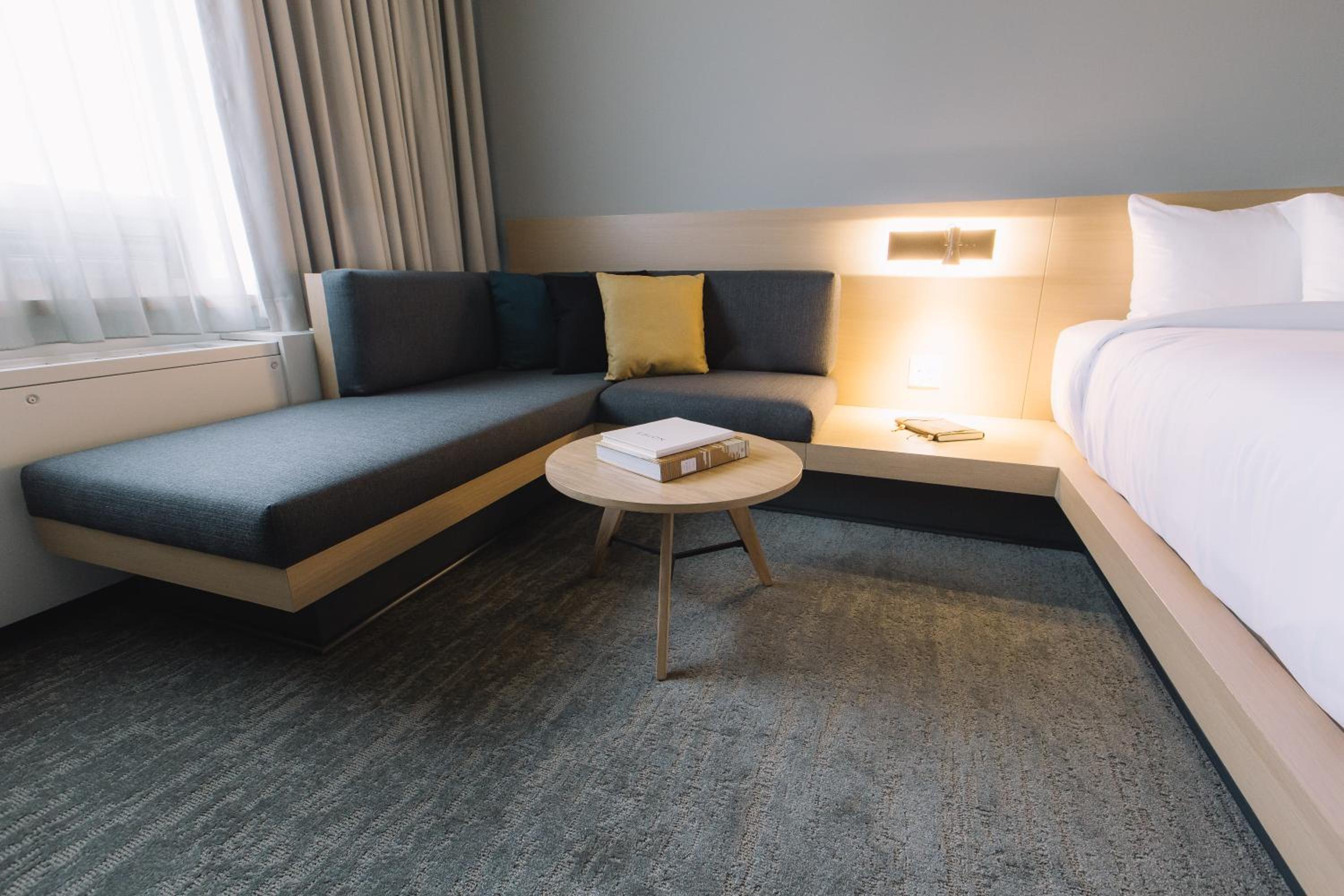 Deluxe King Room - Photo 3