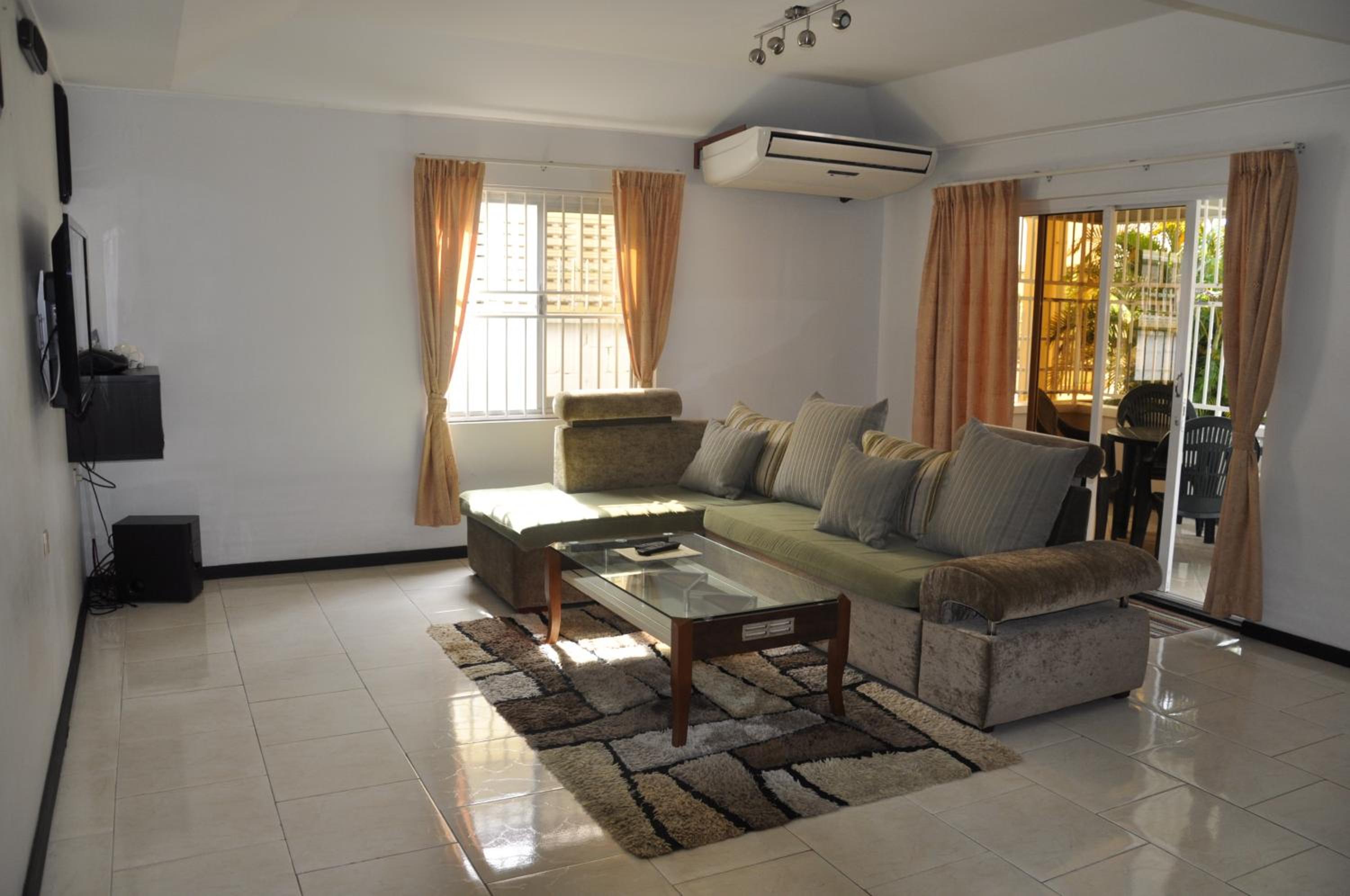 Three-Bedroom Apartment photo 1