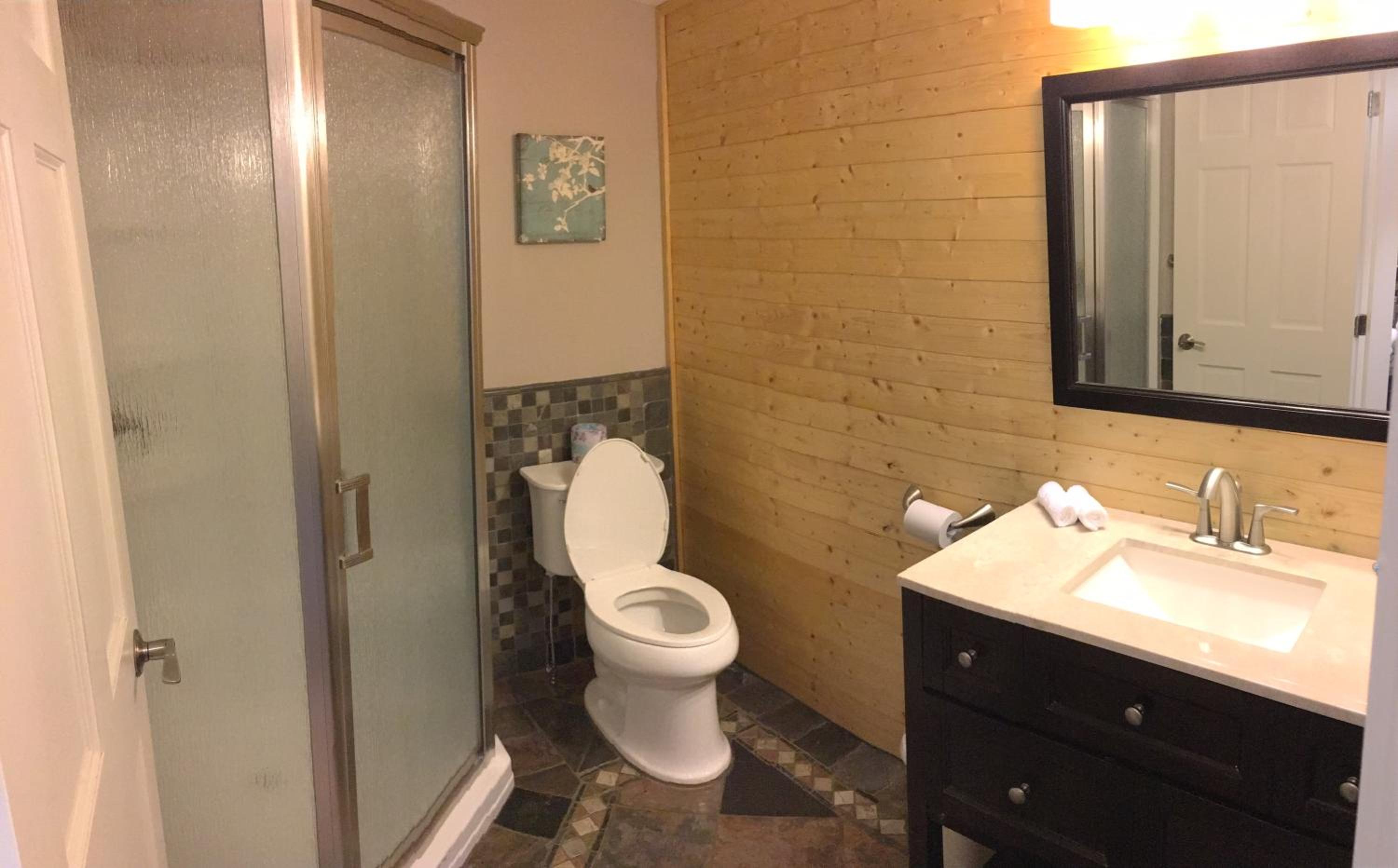 Suite with Hot Tub(All guests must be 21 years or older to stay in this room)  - Photo 3