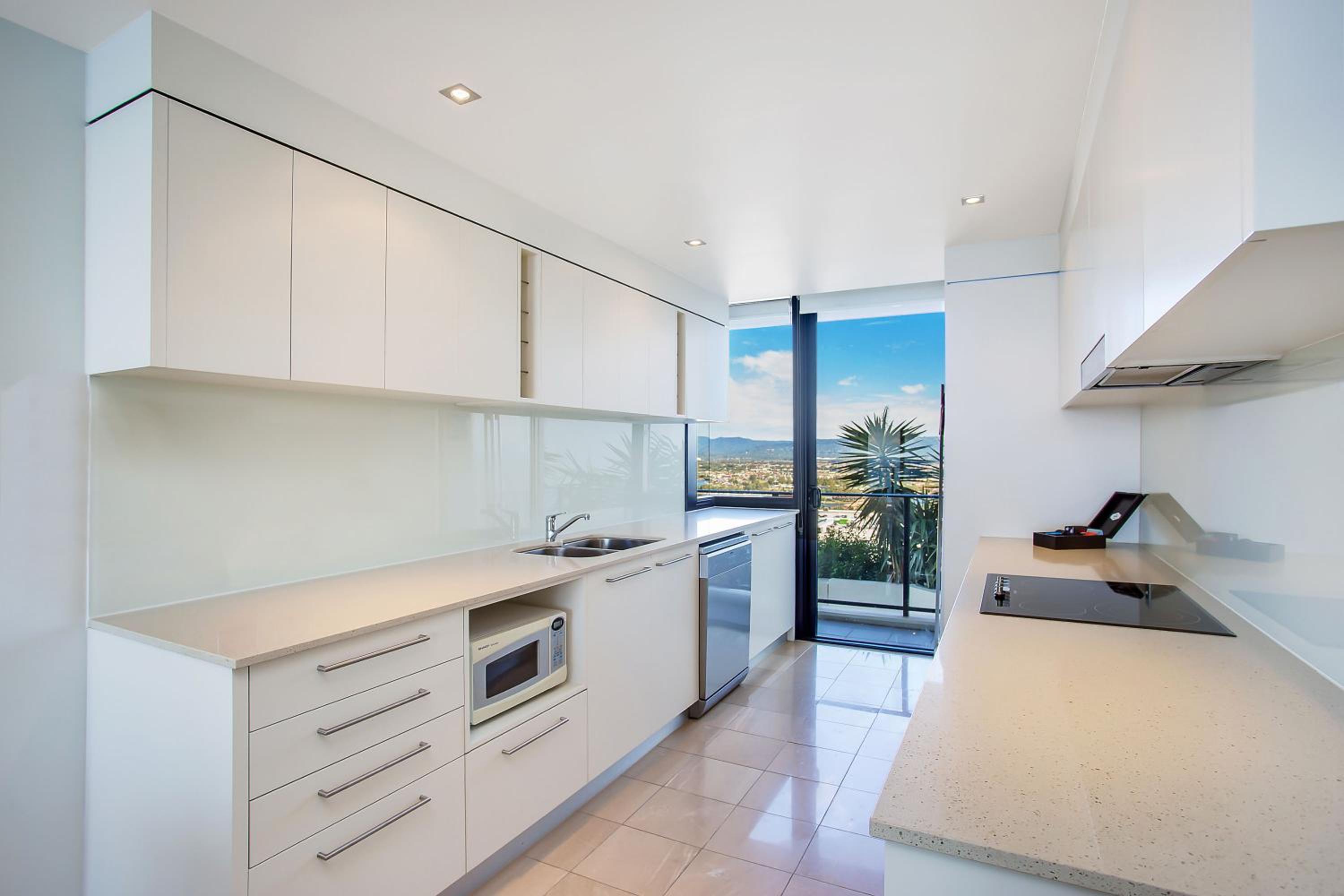Three-Bedroom Ocean Suite - Photo 4