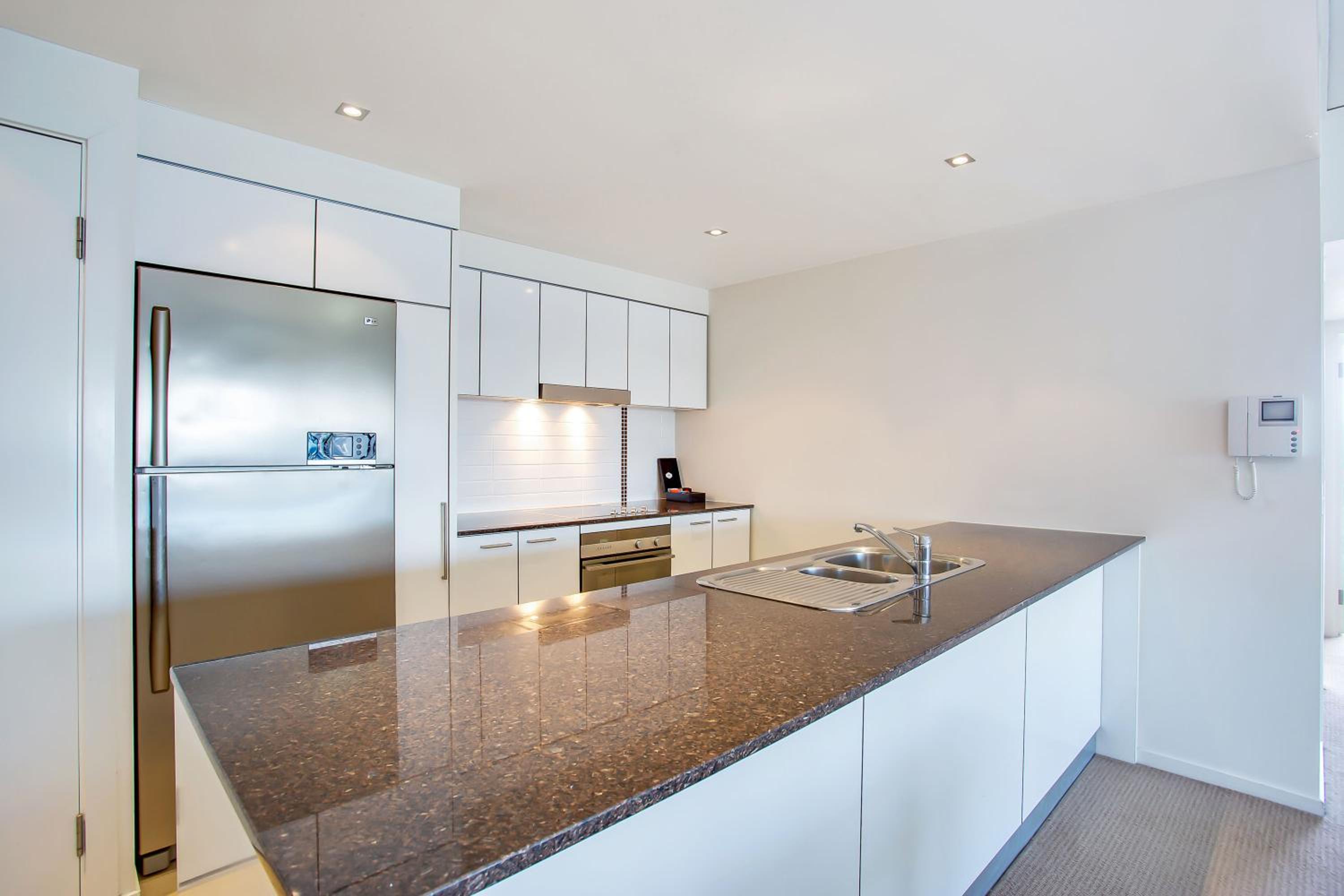 Three-Bedroom Apartment - Photo 8