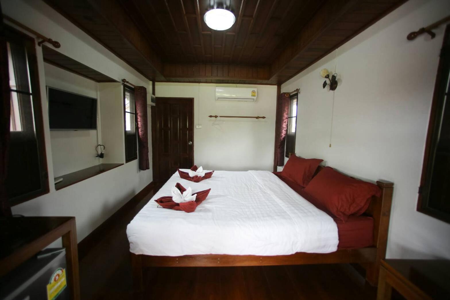 One-Bedroom House - Photo 12
